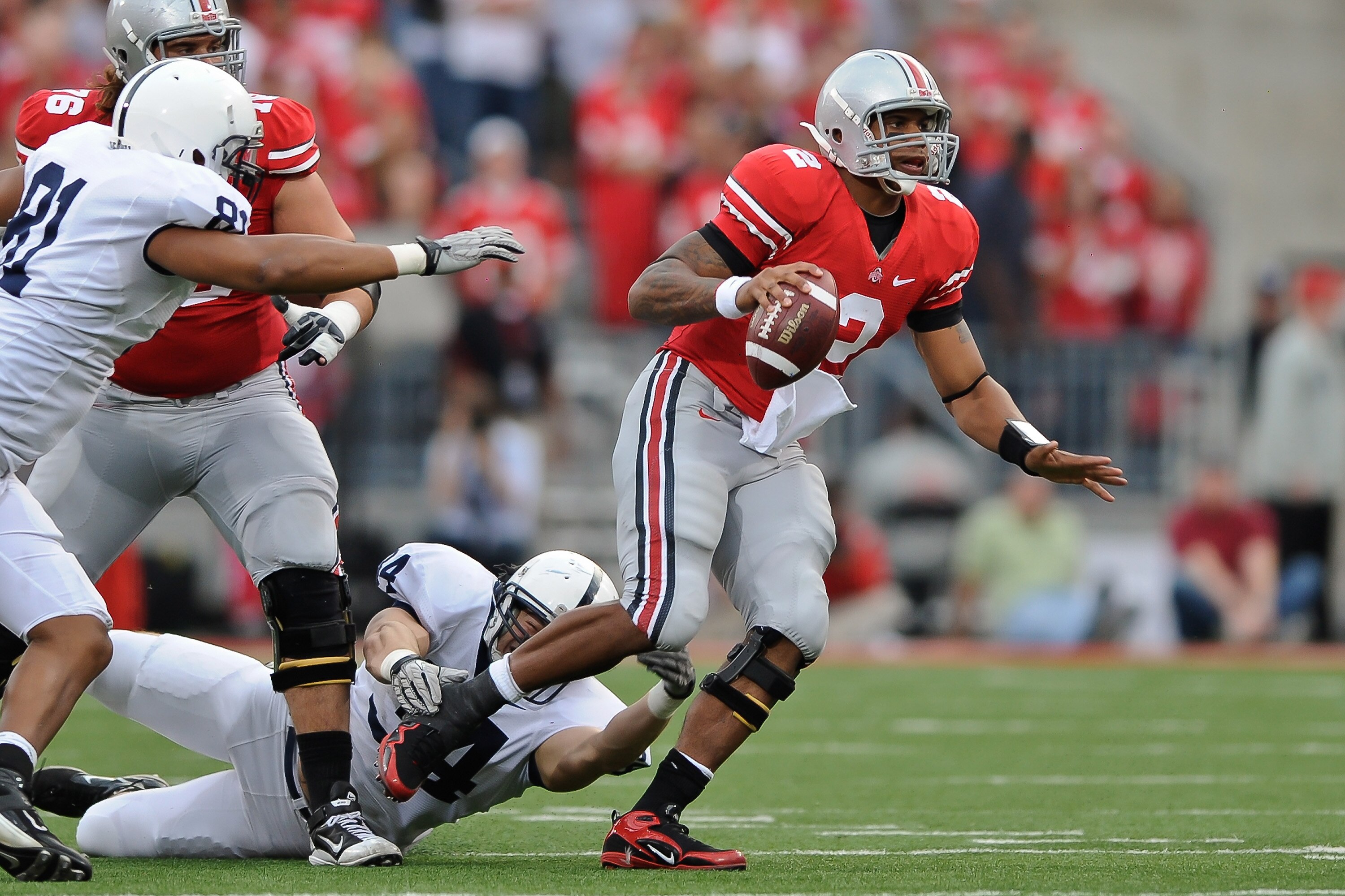 COLUMBUS, OH - NOVEMBER 13:  Quarterback Terrelle Pryor #2 of the Ohio State Buckeyes runs with the ball against the Penn State Nittany Lions at Ohio Stadium on November 13, 2010 in Columbus, Ohio.  (Photo by Jamie Sabau/Getty Images)