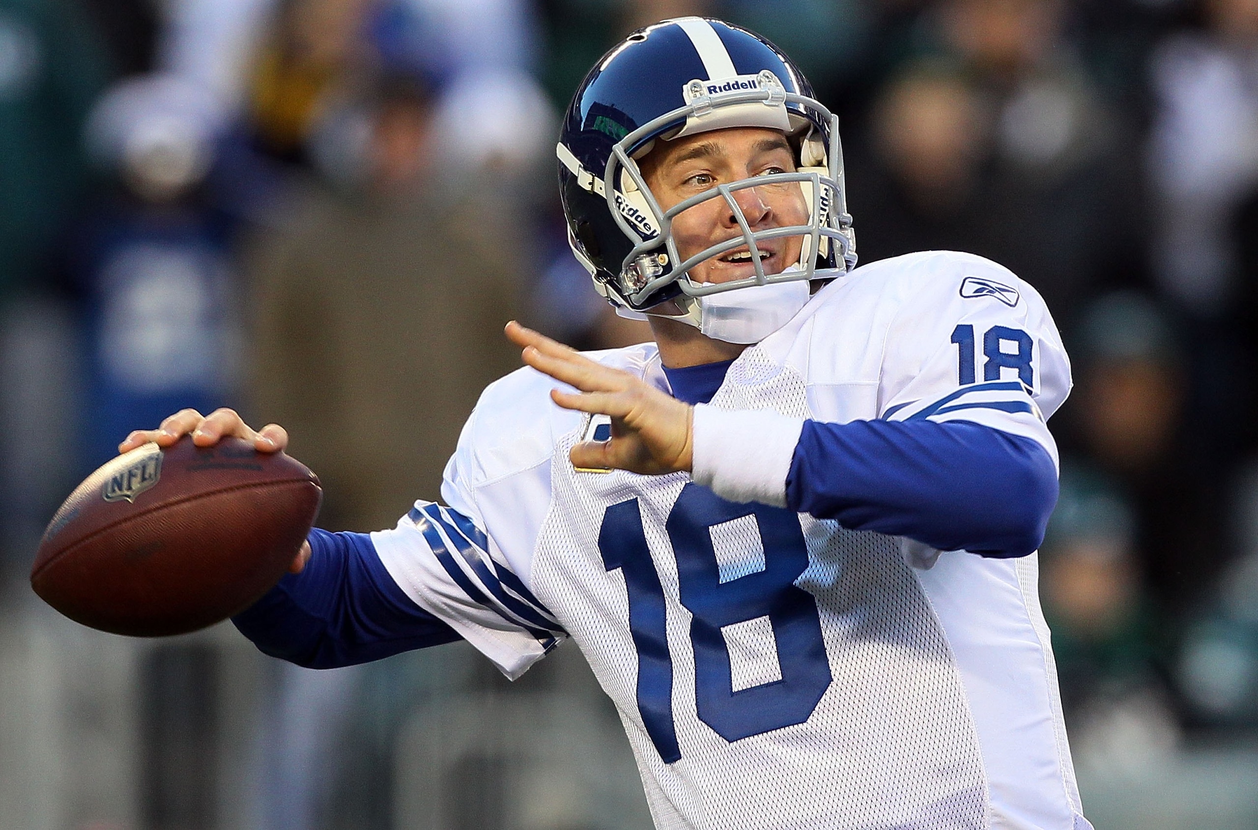 PHILADELPHIA - NOVEMBER 07:  Peyton Manning #18 of the Indianapolis Colts throws a pass against the Philadelphia Eagles on November 7, 2010 at Lincoln Financial Field in Philadelphia, Pennsylvania.  (Photo by Jim McIsaac/Getty Images)