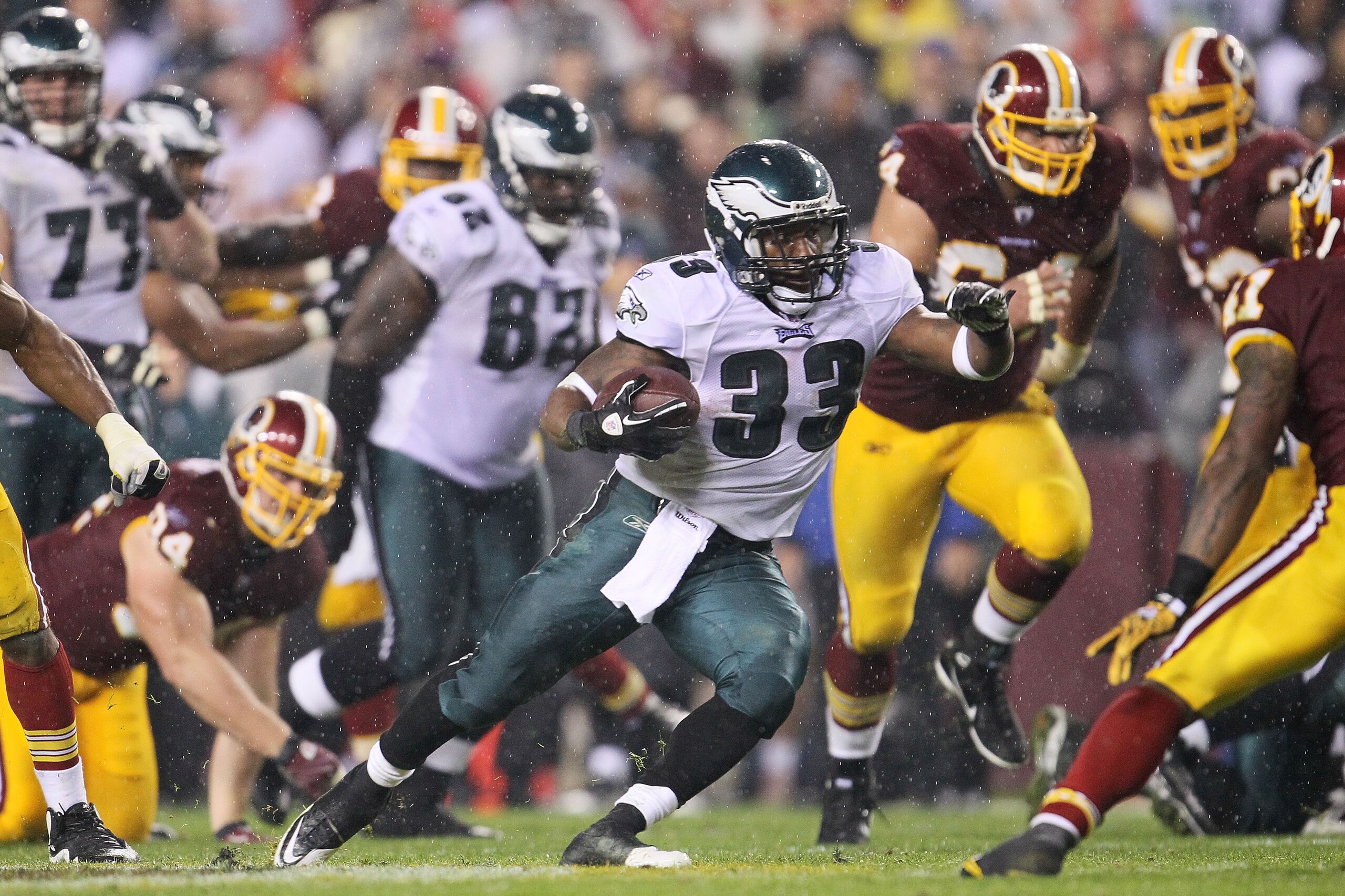 LANDOVER, MD - NOVEMBER 15: Jerome Harrison #33 of the Philadelphia Eagles makes a break against  the Washington Redskins on November 15, 2010 at FedExField in Landover, Maryland.  (Photo by Chris McGrath/Getty Images)