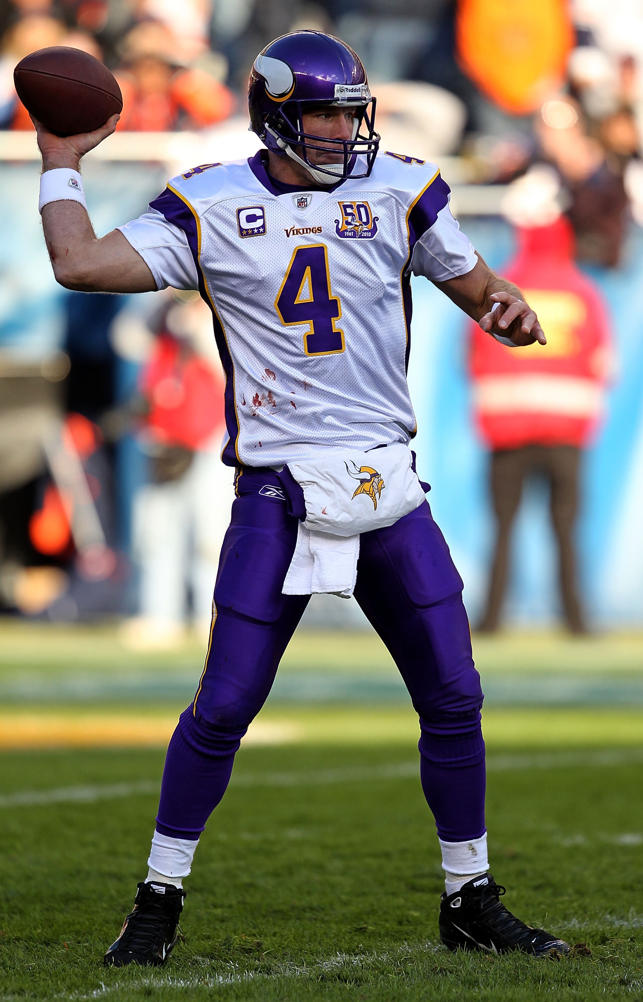 CHICAGO - NOVEMBER 14: Brett Favre #4 of the Minnesota Vikings throws a pass against the Chicago Bears at Soldier Field on November 14, 2010 in Chicago, Illinois. The Bears defeated the Vikings 27-13. (Photo by Jonathan Daniel/Getty Images)