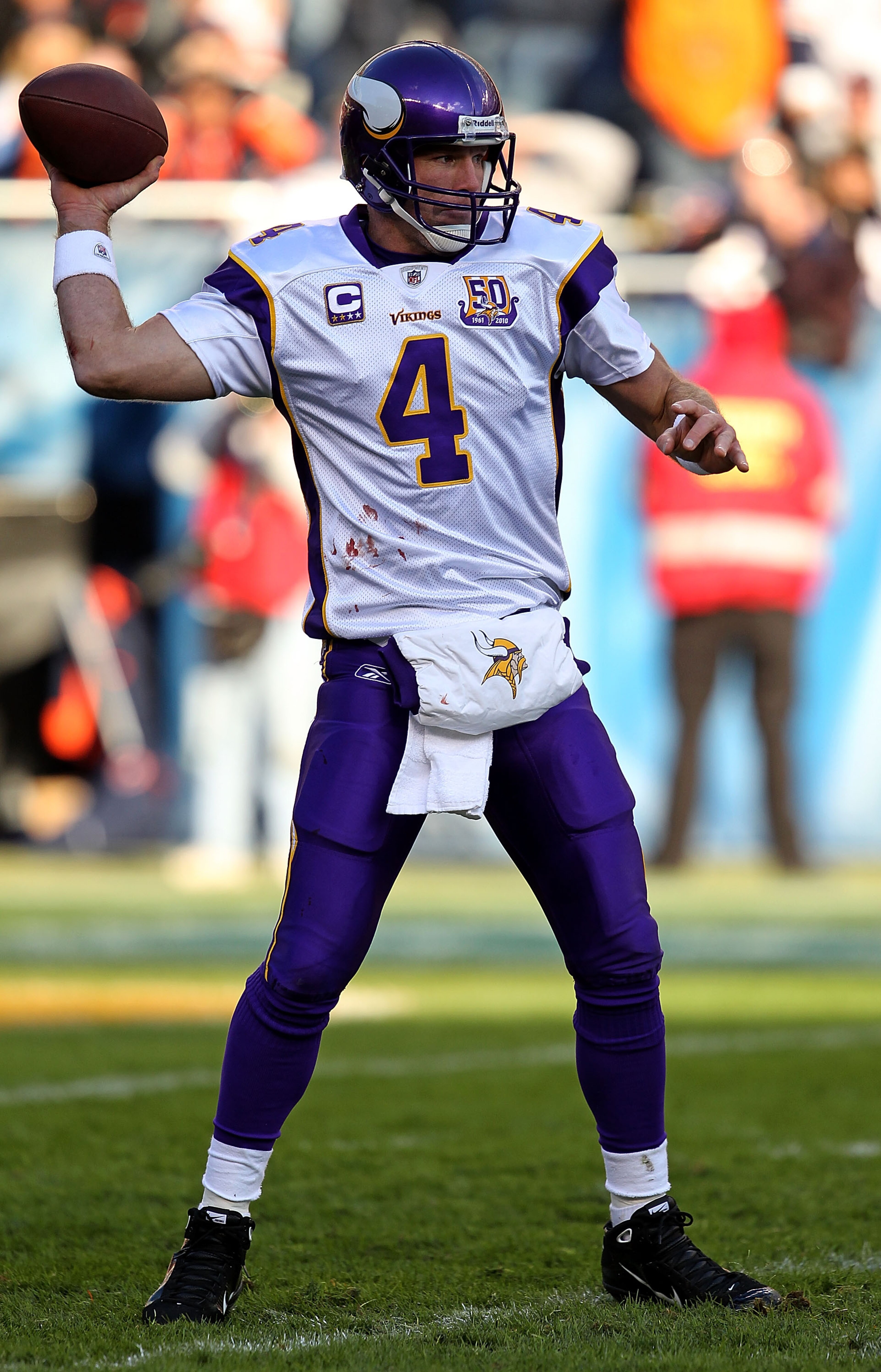 CHICAGO - NOVEMBER 14: Brett Favre #4 of the Minnesota Vikings throws a pass against the Chicago Bears at Soldier Field on November 14, 2010 in Chicago, Illinois. The Bears defeated the Vikings 27-13. (Photo by Jonathan Daniel/Getty Images)