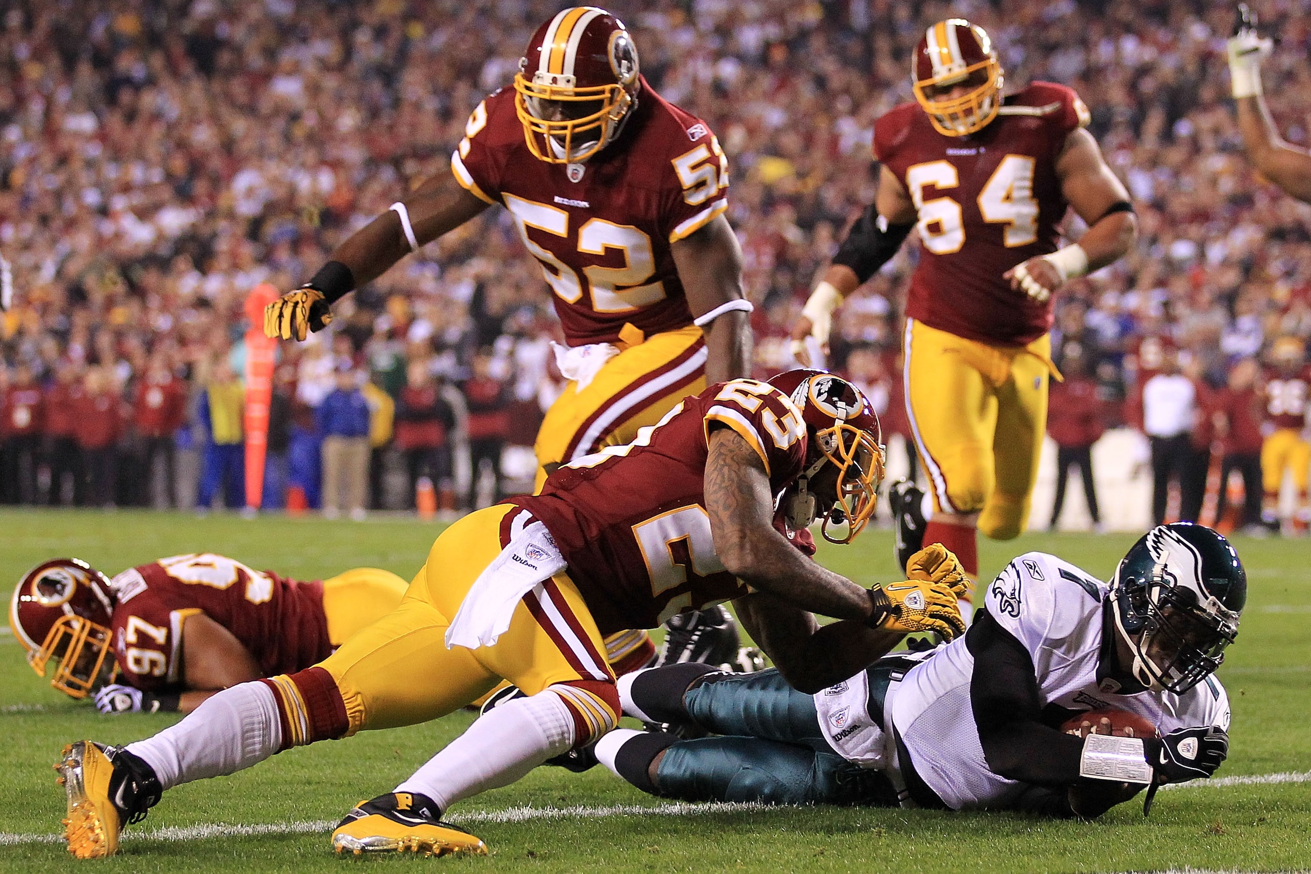 LANDOVER, MD - NOVEMBER 15:  Michael Vick #7 of the Philadelphia Eagles dives over to score a touchdown against the Washington Redskins on November 15, 2010 at FedExField in Landover, Maryland.  (Photo by Chris McGrath/Getty Images)