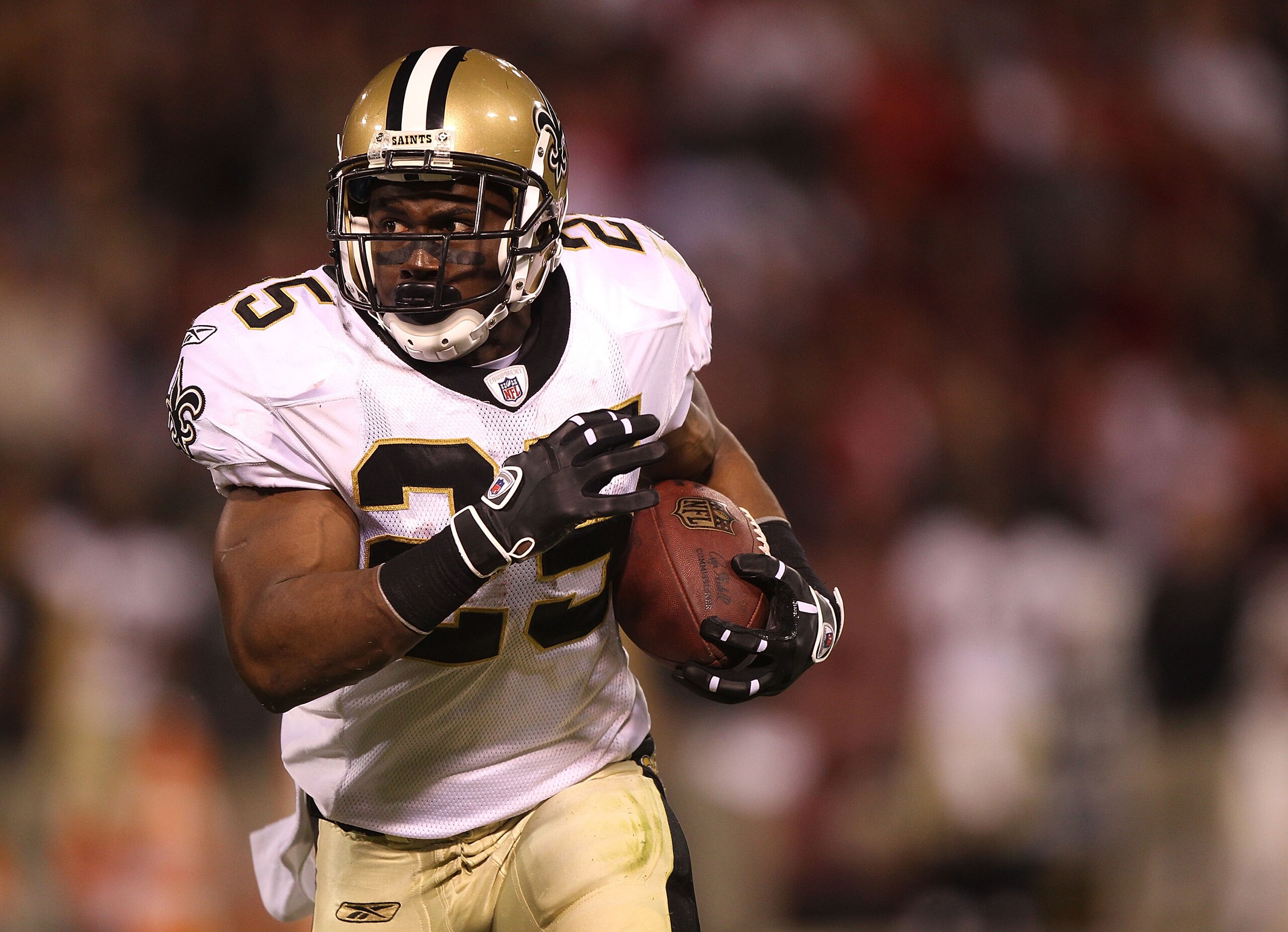 SAN FRANCISCO - SEPTEMBER 20: Reggie Bush #25 of the New Orleans Saints runs against the San Francisco 49ers during an NFL game at Candlestick Park on September 20, 2010 in San Francisco, California. (Photo by Jed Jacobsohn/Getty Images) SAN FRANCISCO - SEPTEMBER 20: Reggie Bush #25 of the New Orleans Saints runs against the San Francisco 49ers during an NFL game at Candlestick Park on September 20, 2010 in San Francisco, California. (Photo by Jed Jacobsohn/Getty Images)