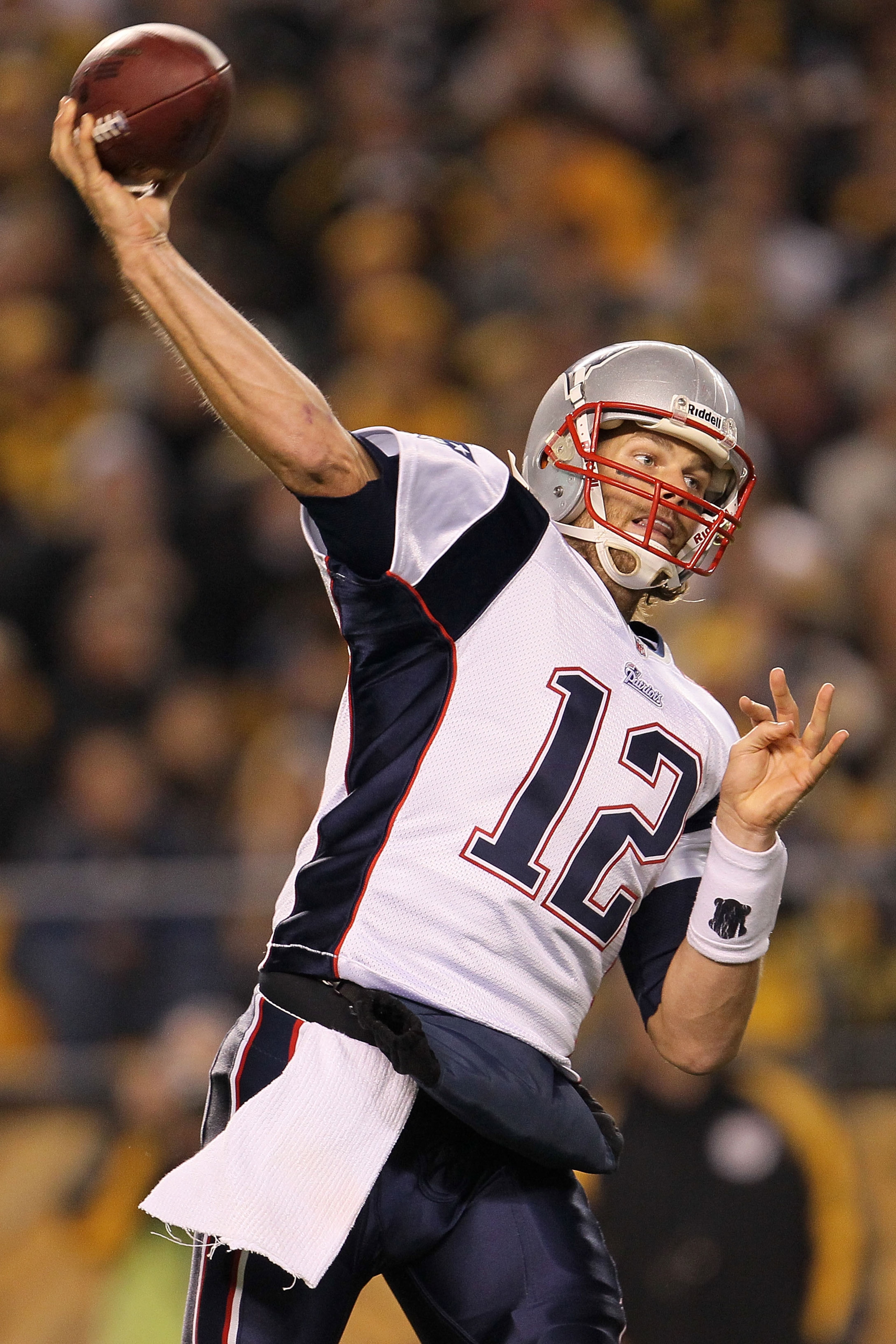 PITTSBURGH - NOVEMBER 14:  Tom Brady #12 of the New England Patriots throws a pass against the Pittsburgh Steelers on November 14, 2010 at Heinz Field in Pittsburgh, Pennsylvania.  (Photo by Chris McGrath/Getty Images)