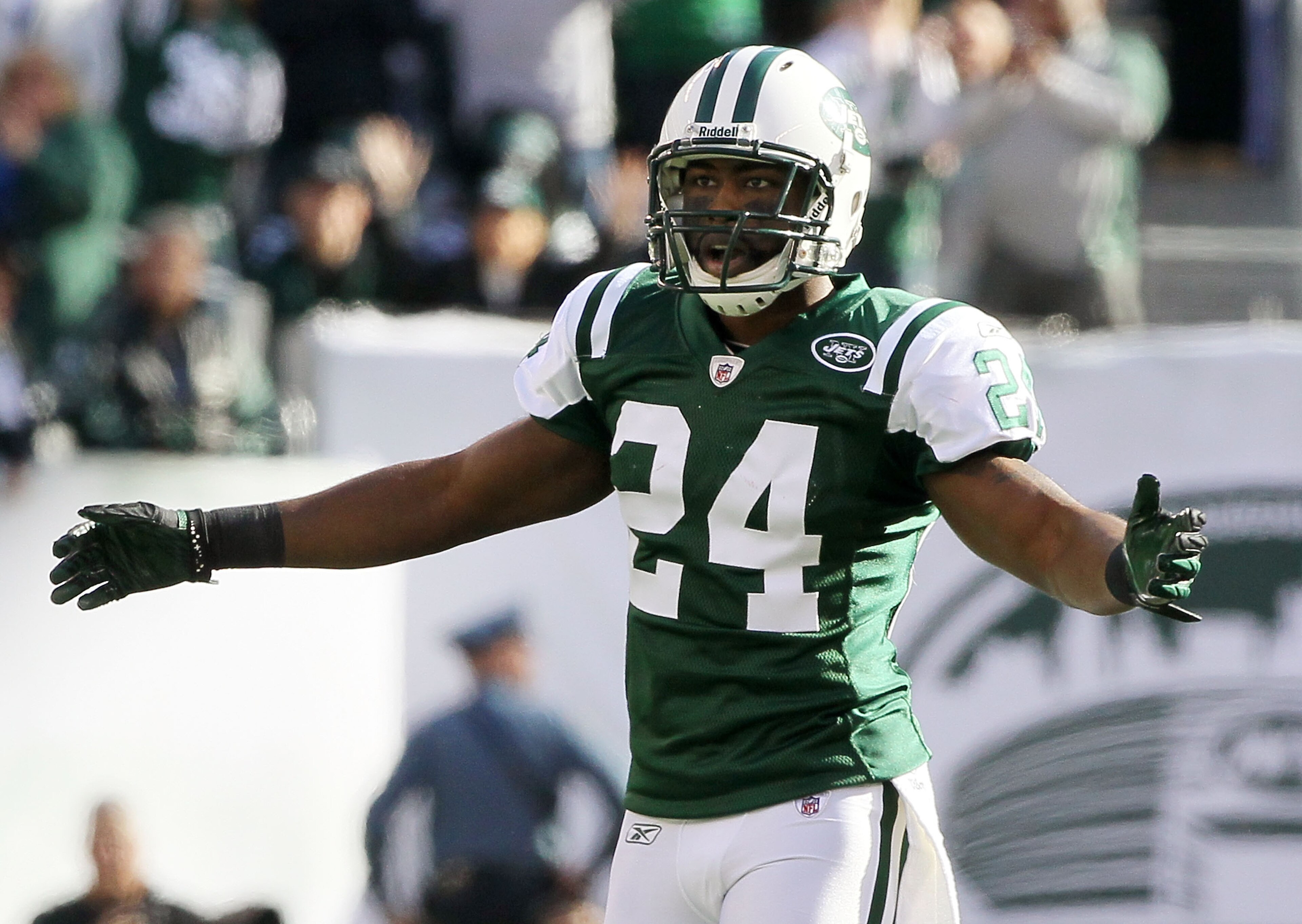 EAST RUTHERFORD, NJ - OCTOBER 31: Darrelle Revis #24 of the New York Jets reacts against the Green Bay Packers on October 31, 2010 at the New Meadowlands Stadium in East Rutherford, New Jersey. (Photo by Jim McIsaac/Getty Images) EAST RUTHERFORD, NJ - OCTOBER 31: Darrelle Revis #24 of the New York Jets reacts against the Green Bay Packers on October 31, 2010 at the New Meadowlands Stadium in East Rutherford, New Jersey. (Photo by Jim McIsaac/Getty Images)
