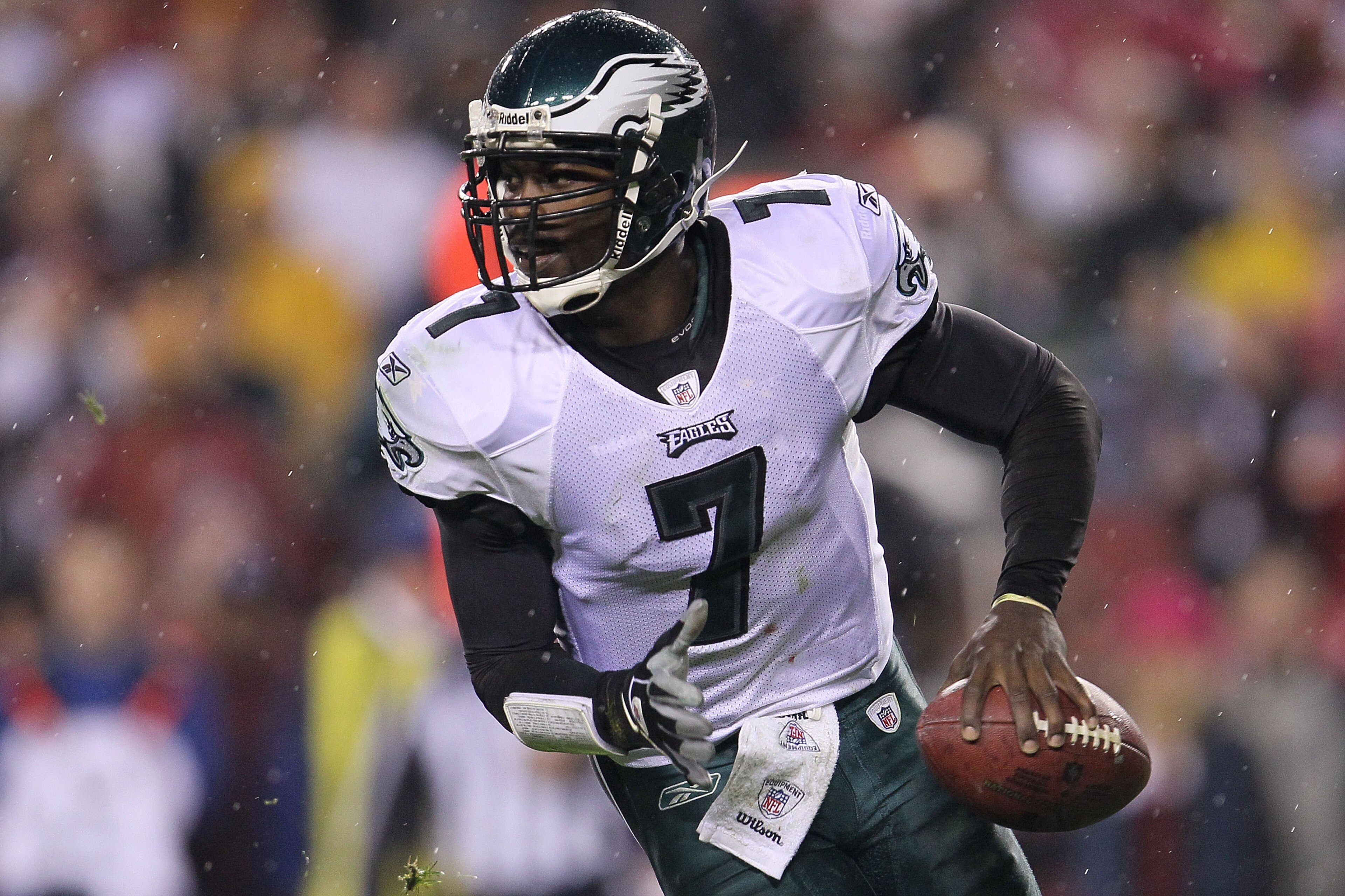 LANDOVER, MD - NOVEMBER 15: Michael Vick #7 of the Philadelphia Eagles looks to pass against the Washington Redskins on November 15, 2010 at FedExField in Landover, Maryland. (Photo by Chris McGrath/Getty Images) LANDOVER, MD - NOVEMBER 15: Michael Vick #7 of the Philadelphia Eagles looks to pass against the Washington Redskins on November 15, 2010 at FedExField in Landover, Maryland. (Photo by Chris McGrath/Getty Images)