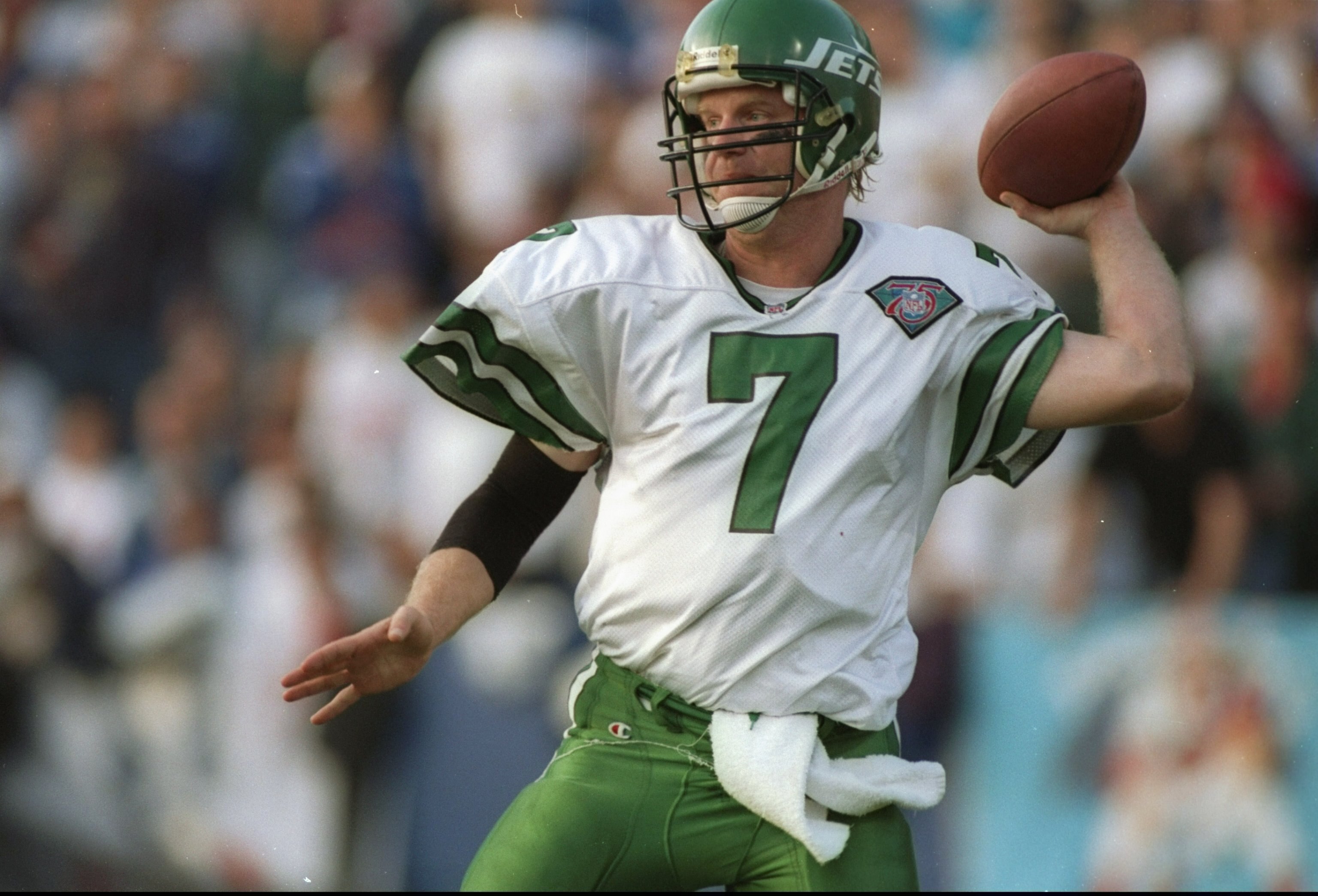 4 Dec 1994:  Quarterback Boomer Esiason of the New York Jets looks to pass the ball during a game against the New England Patriots at Foxboro Stadium in Foxboro, Massachusetts.  The Patriots won the game, 24-13. Mandatory Credit: Rick Stewart  /Allsport