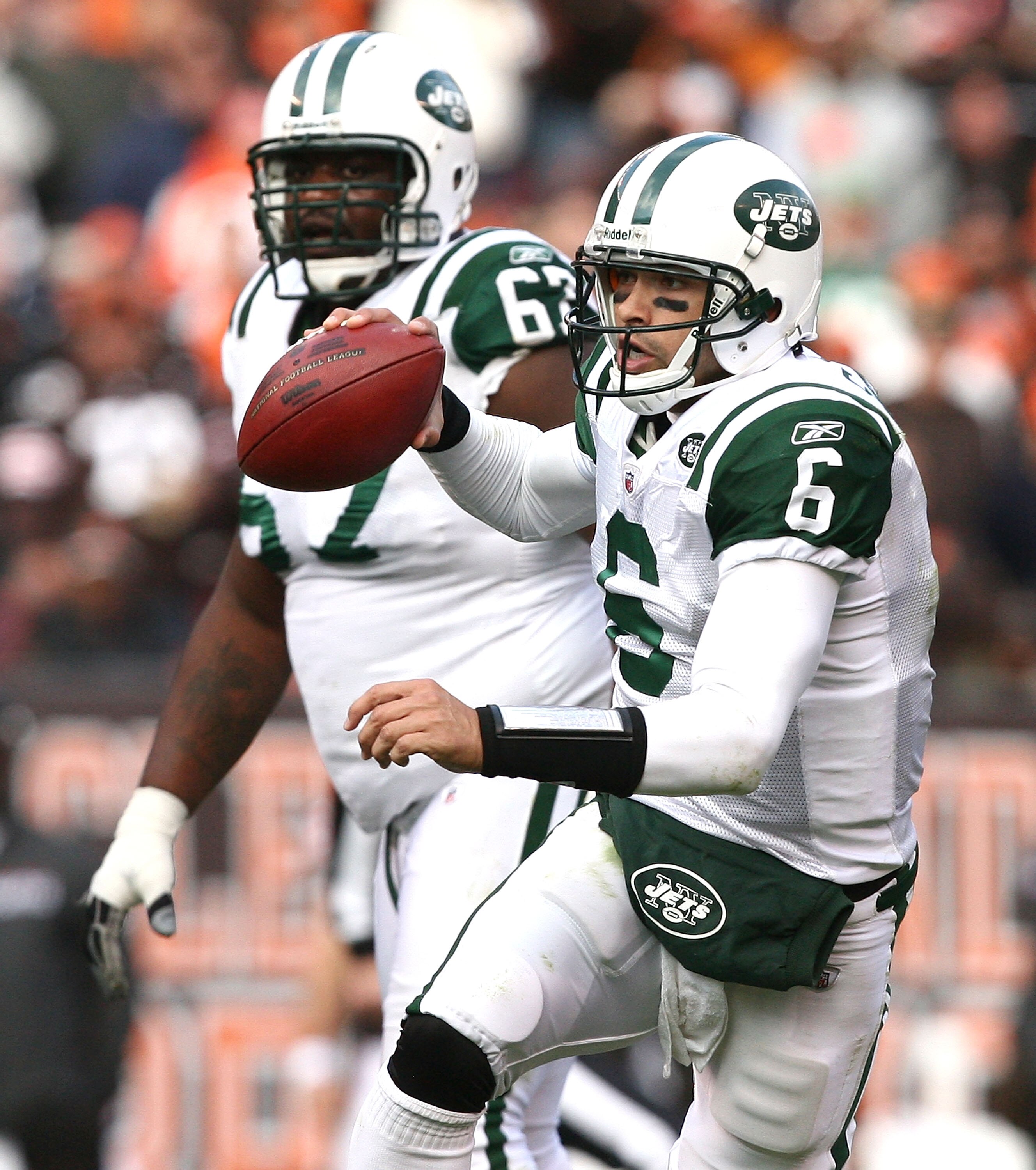CLEVELAND - NOVEMBER 14:  Quarterback Mark Sanchez #6 of the New York Jets looks for a receiver as Damien Woody #67 looks on against the Cleveland Browns  at Cleveland Browns Stadium on November 14, 2010 in Cleveland, Ohio.  (Photo by Matt Sullivan/Getty 