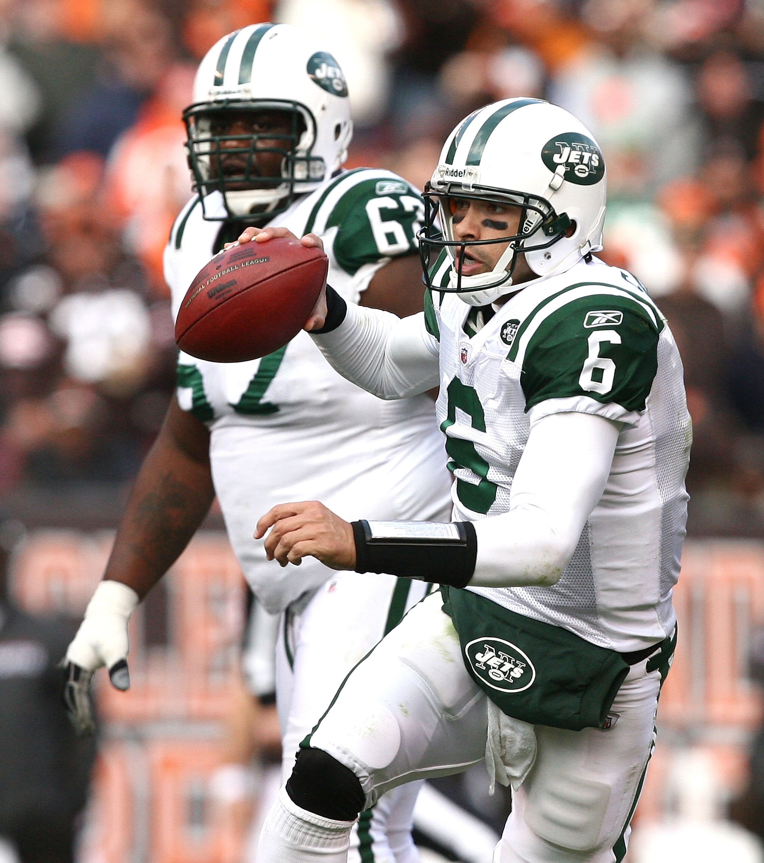 CLEVELAND - NOVEMBER 14:  Quarterback Mark Sanchez #6 of the New York Jets looks for a receiver as Damien Woody #67 looks on against the Cleveland Browns  at Cleveland Browns Stadium on November 14, 2010 in Cleveland, Ohio.  (Photo by Matt Sullivan/Getty 