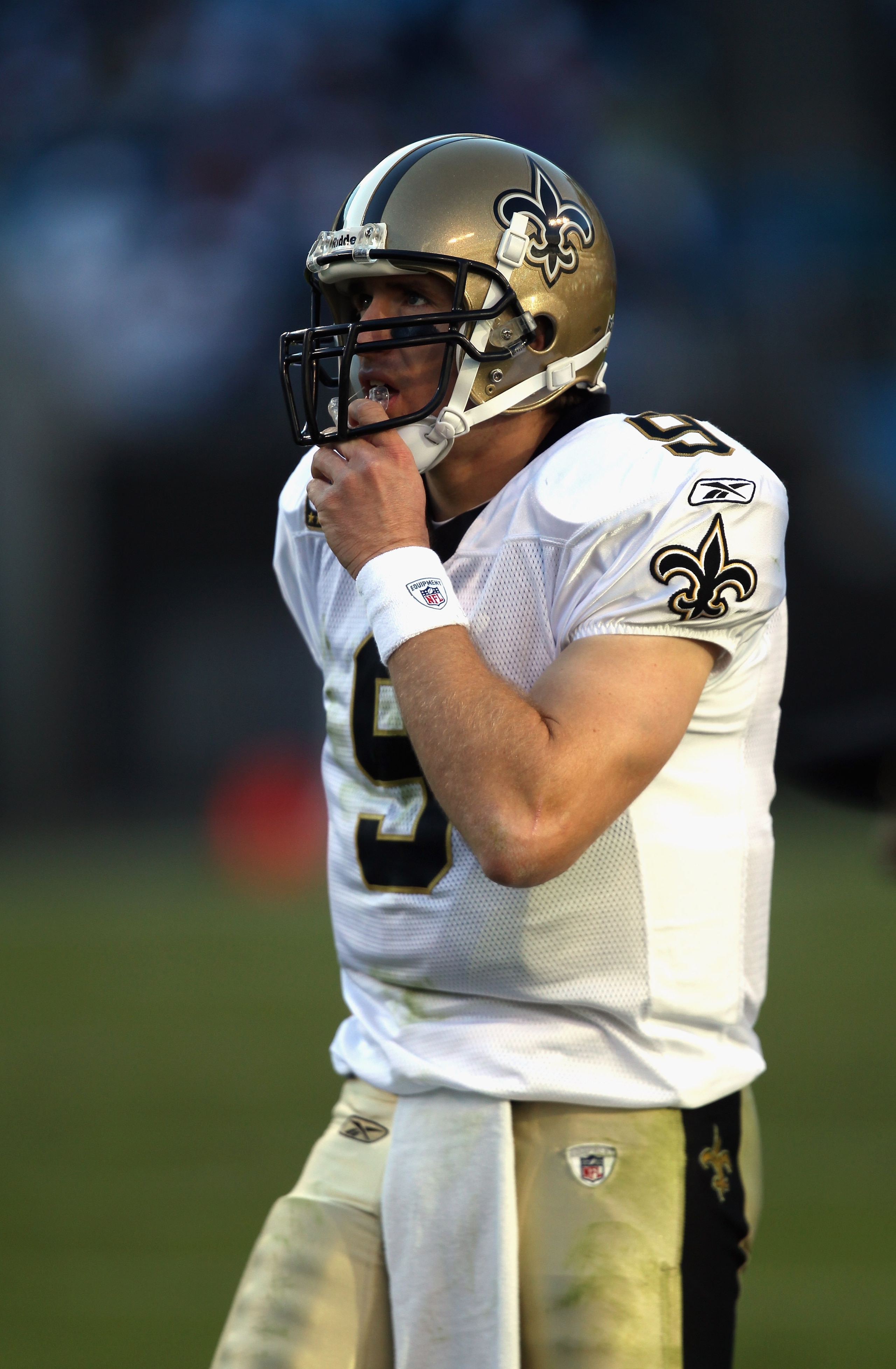 CHARLOTTE, NC - NOVEMBER 07:  Drew Brees #9 of the New Orleans Saints against the Carolina Panthers during their game at Bank of America Stadium on November 7, 2010 in Charlotte, North Carolina.  (Photo by Streeter Lecka/Getty Images)