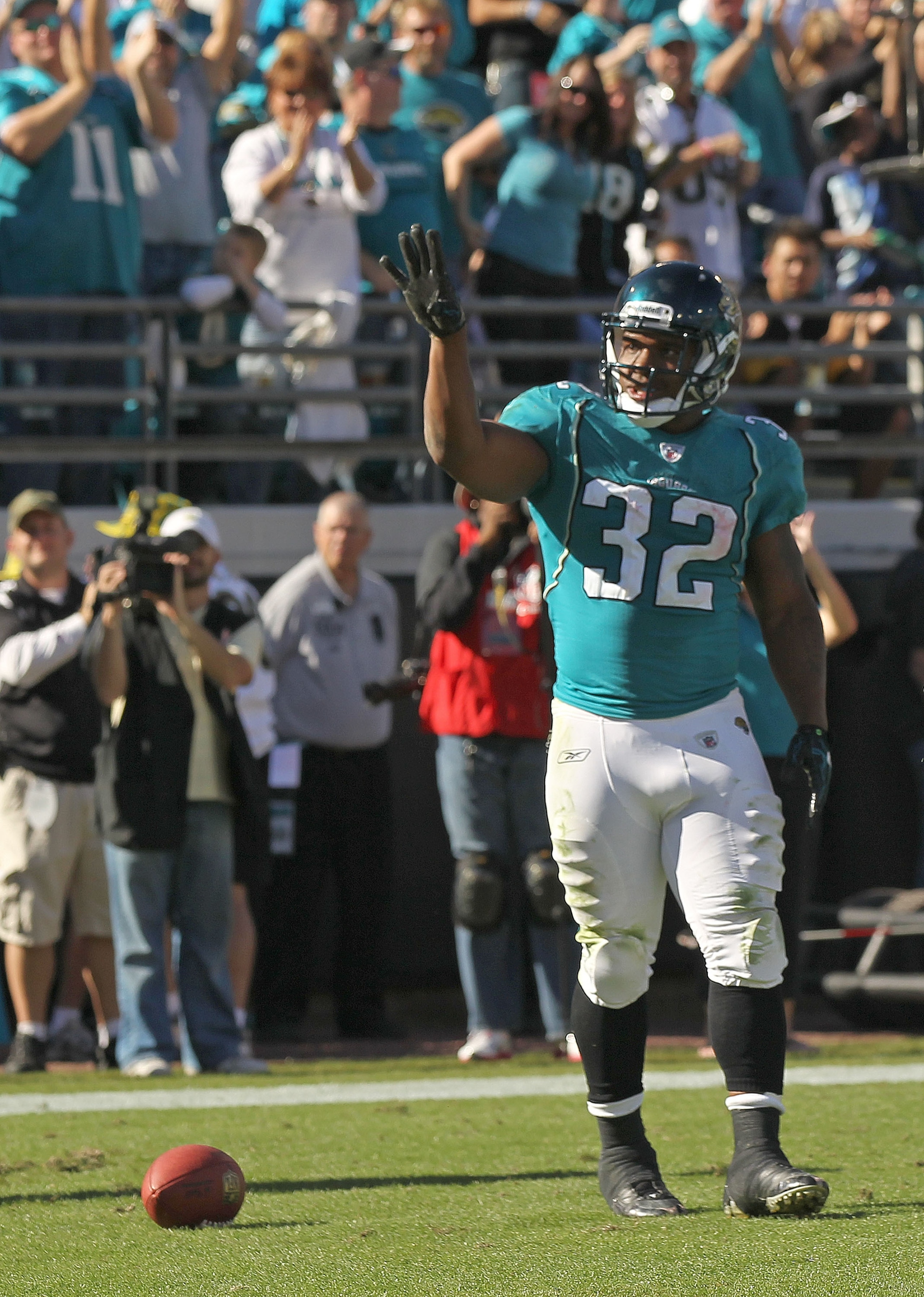 JACKSONVILLE, FL - NOVEMBER 14:  Maurice Jones-Drew #32 of the Jacksonville Jaguars scores a touchdown during a game against the Houston Texans at EverBank Field on November 14, 2010 in Jacksonville, Florida.  (Photo by Mike Ehrmann/Getty Images)
