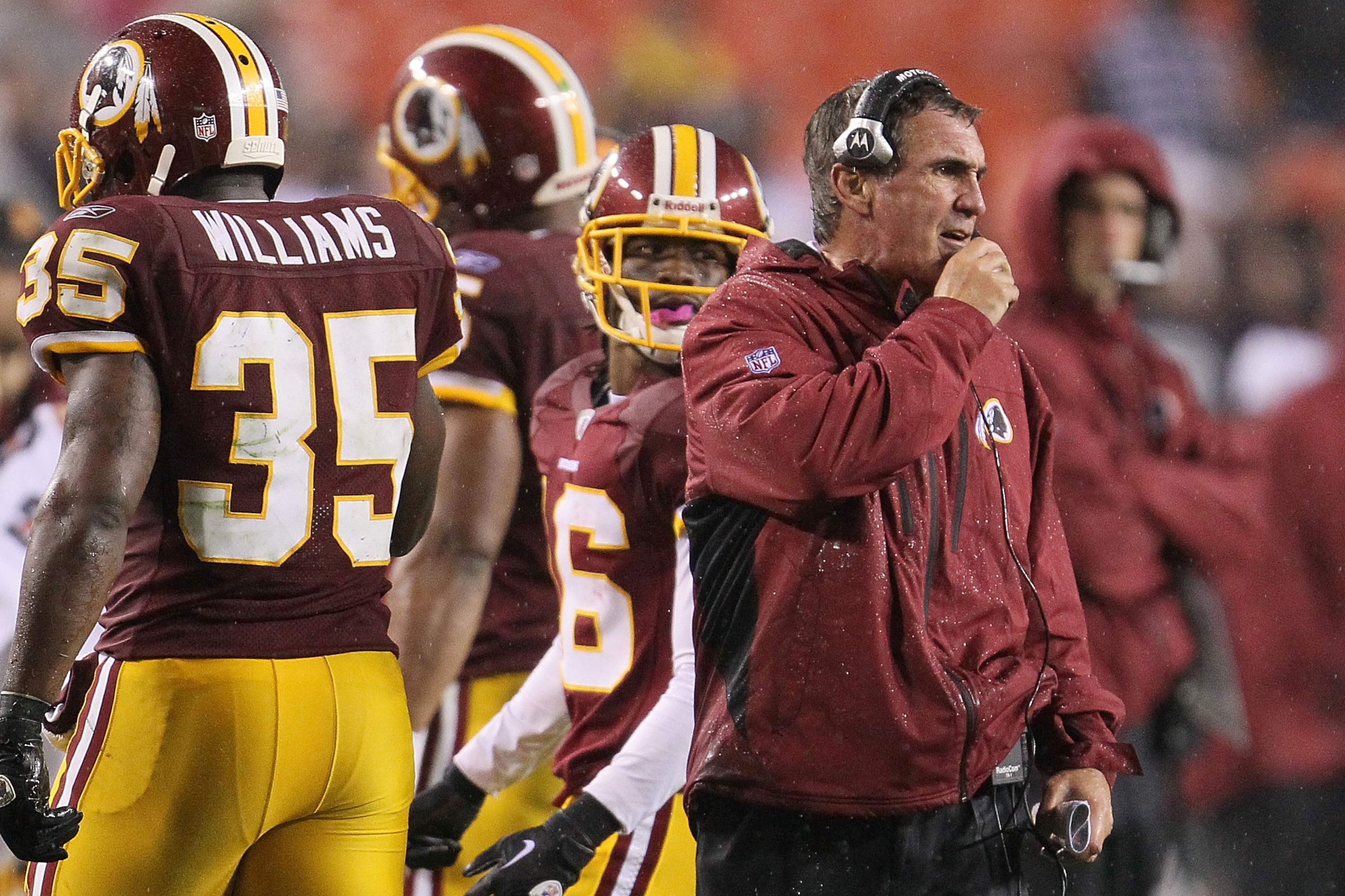 LANDOVER, MD - NOVEMBER 15:  Head coach Mike Shanahan of the Washington Redskins gives instructions against the Philadelphia Eagles on November 15, 2010 at FedExField in Landover, Maryland.  (Photo by Chris McGrath/Getty Images)