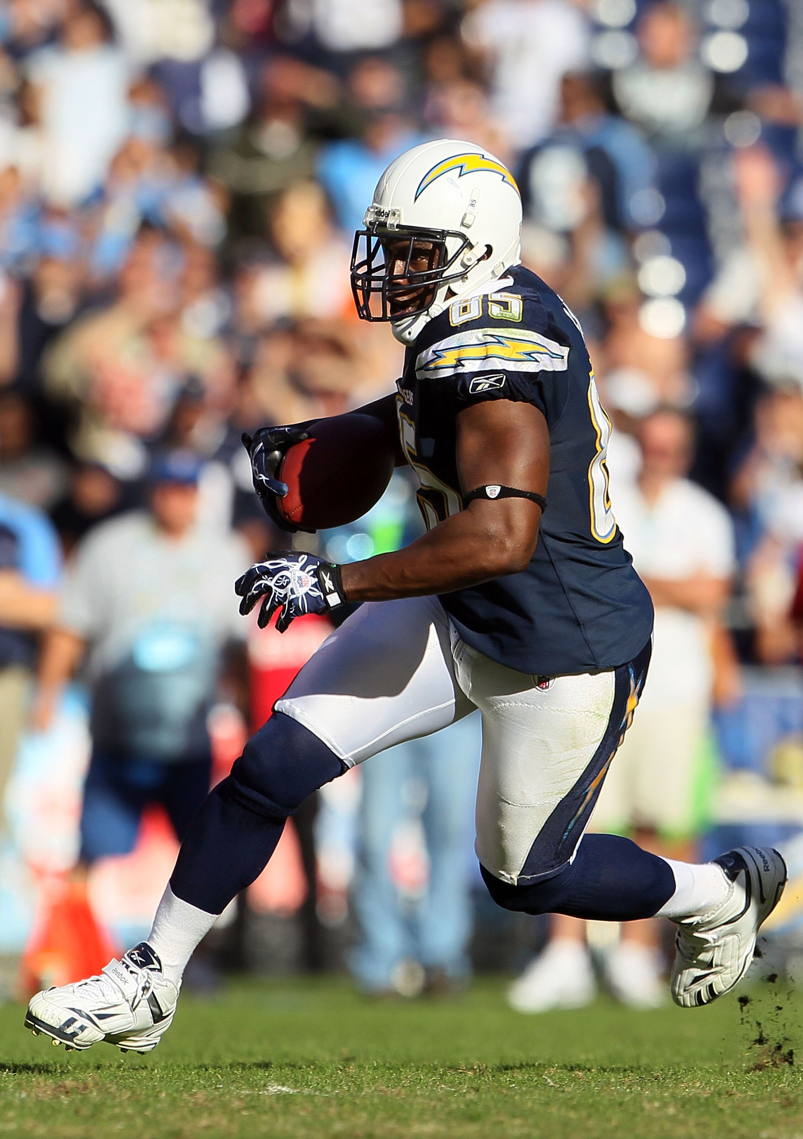 SAN DIEGO - OCTOBER 31:  Antonio Gates #85 of the San Diego Chargers plays against the Tennessee Titans in the game at Qualcomm Stadium on October 31, 2010 in San Diego, California.  (Photo by Jeff Gross/Getty Images)
