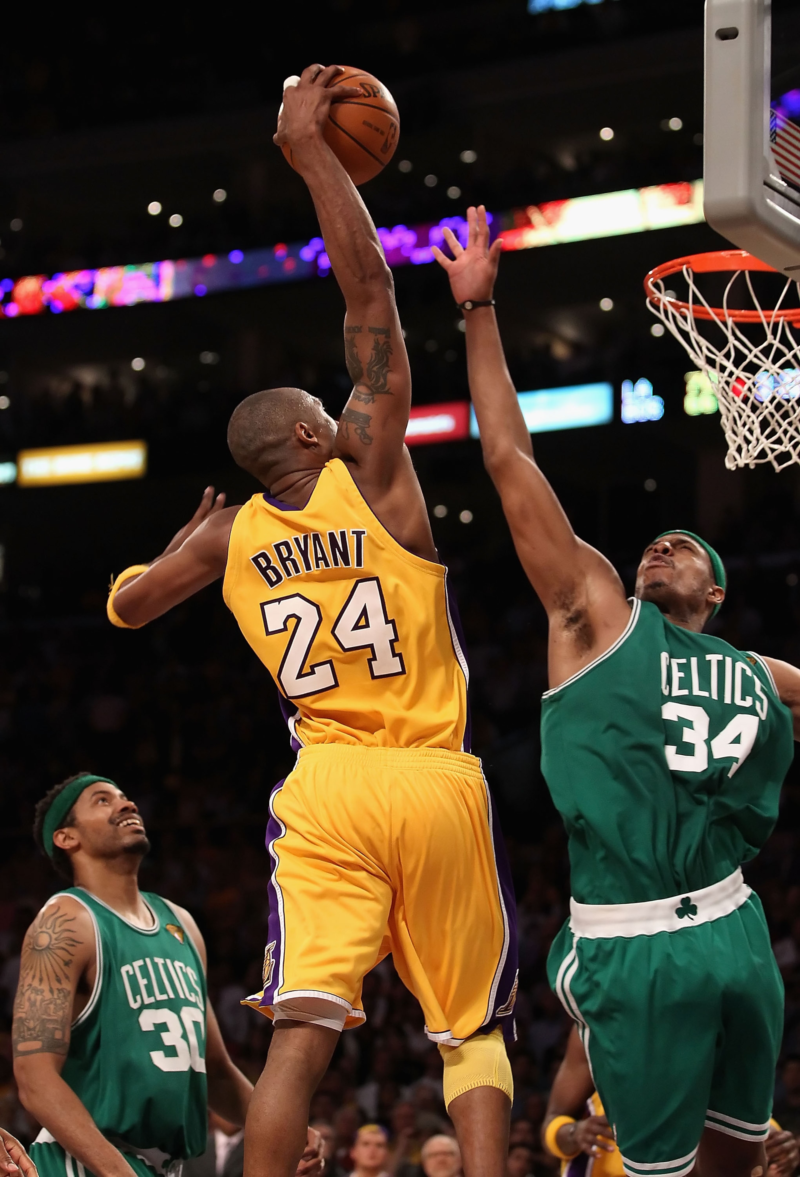 LOS ANGELES, CA - JUNE 17:  Kobe Bryant #24 of the Los Angeles Lakers goes to the basket against Rasheed Wallace #30 and Paul Pierce #34 of the Boston Celtics in Game Seven of the 2010 NBA Finals at Staples Center on June 17, 2010 in Los Angeles, Californ