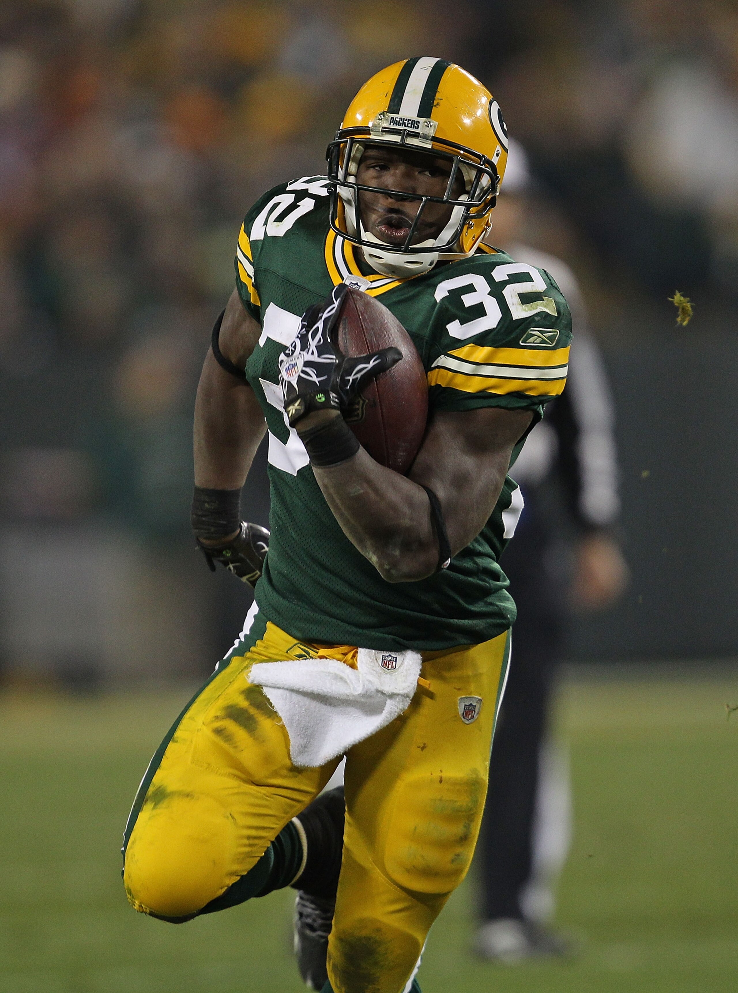 GREEN BAY, WI - NOVEMBER 07: Brandon Jackson #32 of the Green Bay Packers runs against the Dallas Cowboys at Lambeau Field on November 7, 2010 in Green Bay, Wisconsin. The Packers defeated the Cowboys 45-7. (Photo by Jonathan Daniel/Getty Images)