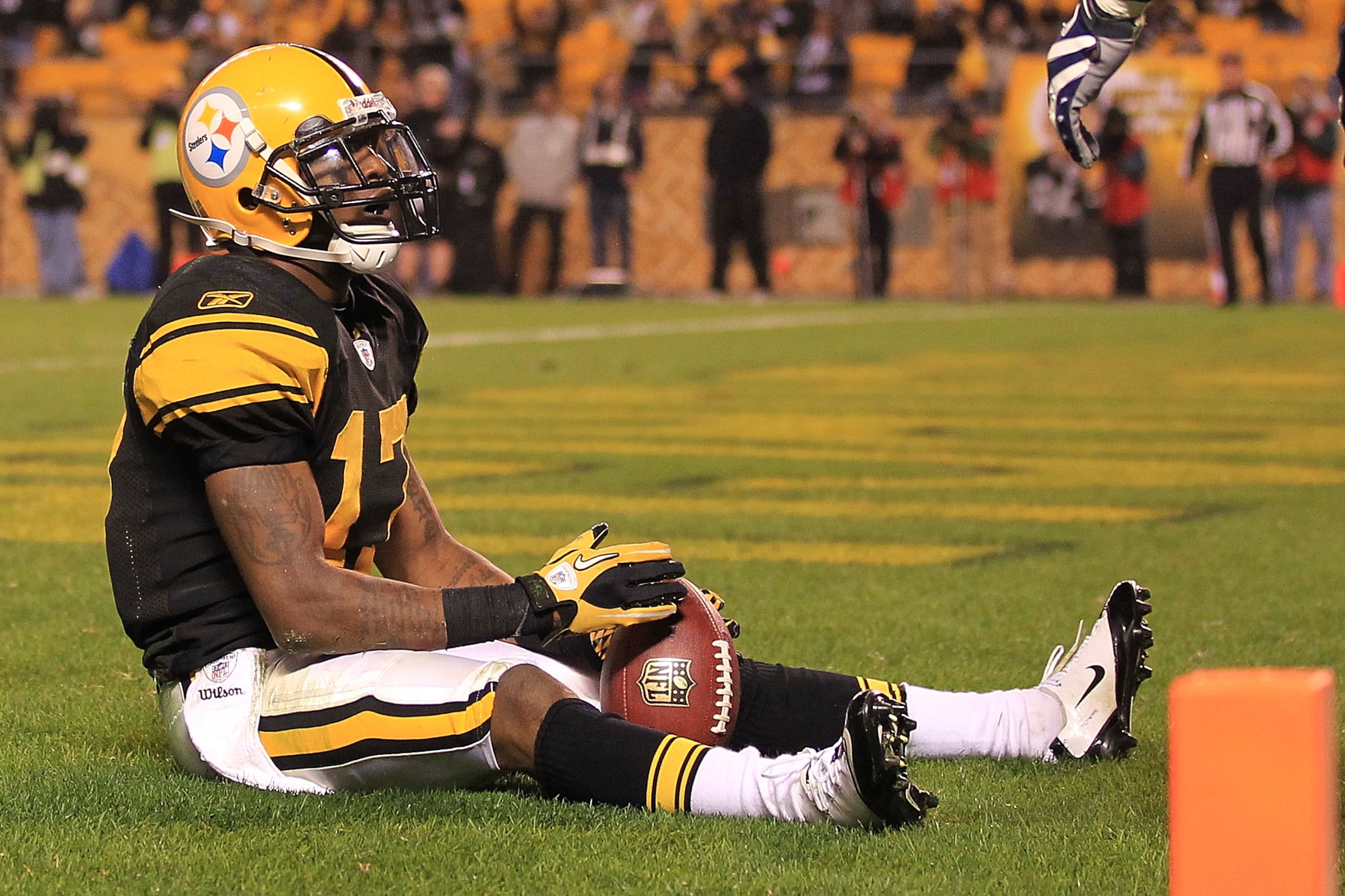 PITTSBURGH - NOVEMBER 14:  Mike Wallace #17 of the Pittsburgh Steelers celebrates scoring a touchdown against the New England Patriots on November 14, 2010 at Heinz Field in Pittsburgh, Pennsylvania.  (Photo by Chris McGrath/Getty Images)