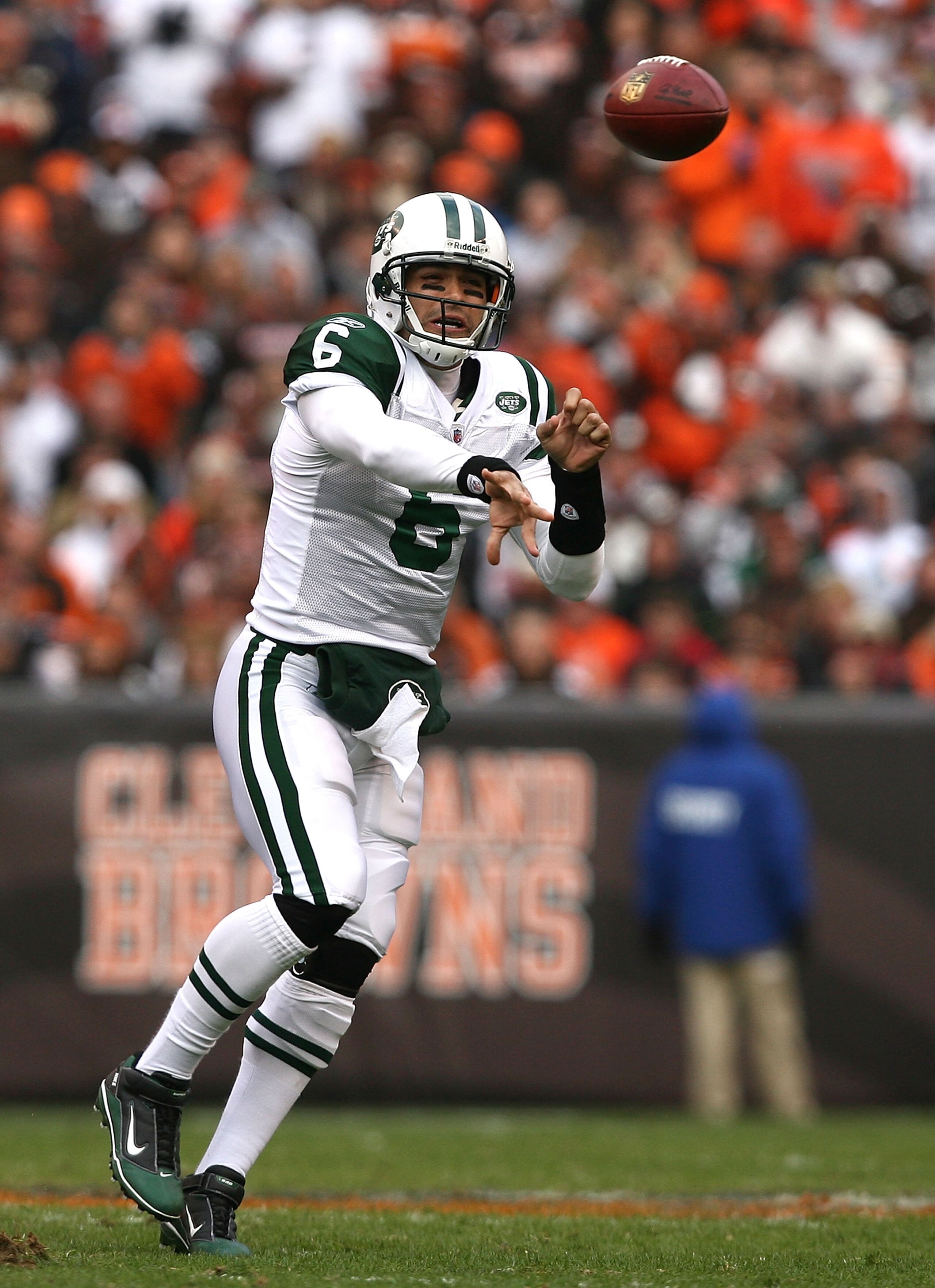 CLEVELAND - NOVEMBER 14:  Quarterback Mark Sanchez #6 of the New York Jets throws the ball to a receiver against the Cleveland Browns  at Cleveland Browns Stadium on November 14, 2010 in Cleveland, Ohio.  (Photo by Matt Sullivan/Getty Images)