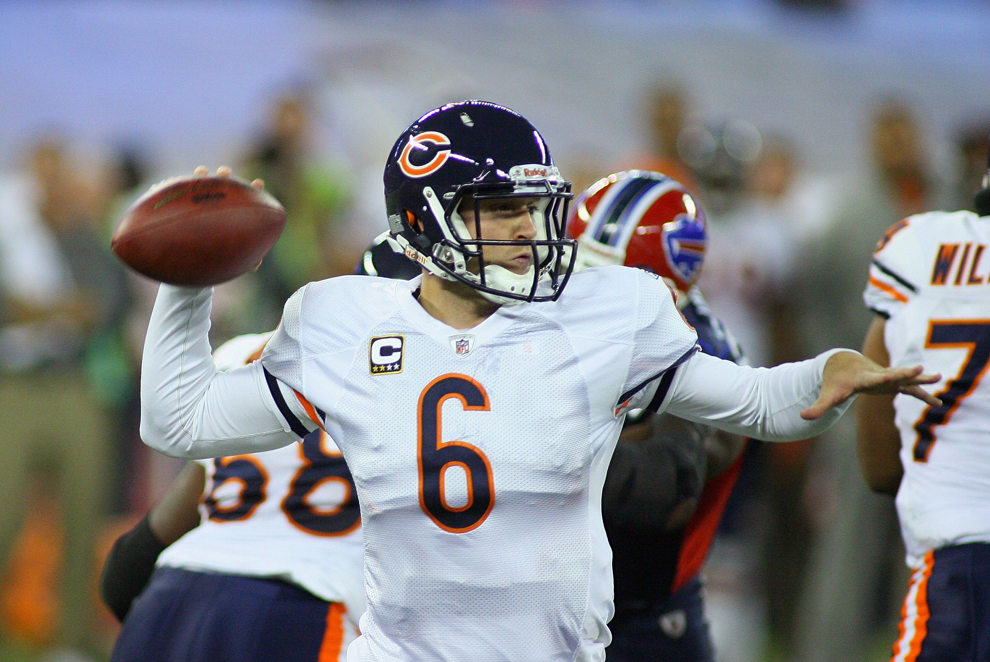 TORONTO, ON - NOVEMBER 07:  Jay Cutler # 6 of the Chicago Bears throws a pass against the Buffalo Bills  at Rogers Centre on November 7, 2010 in Toronto, Canada. Chicago won 22-19.  (Photo by Rick Stewart/Getty Images)