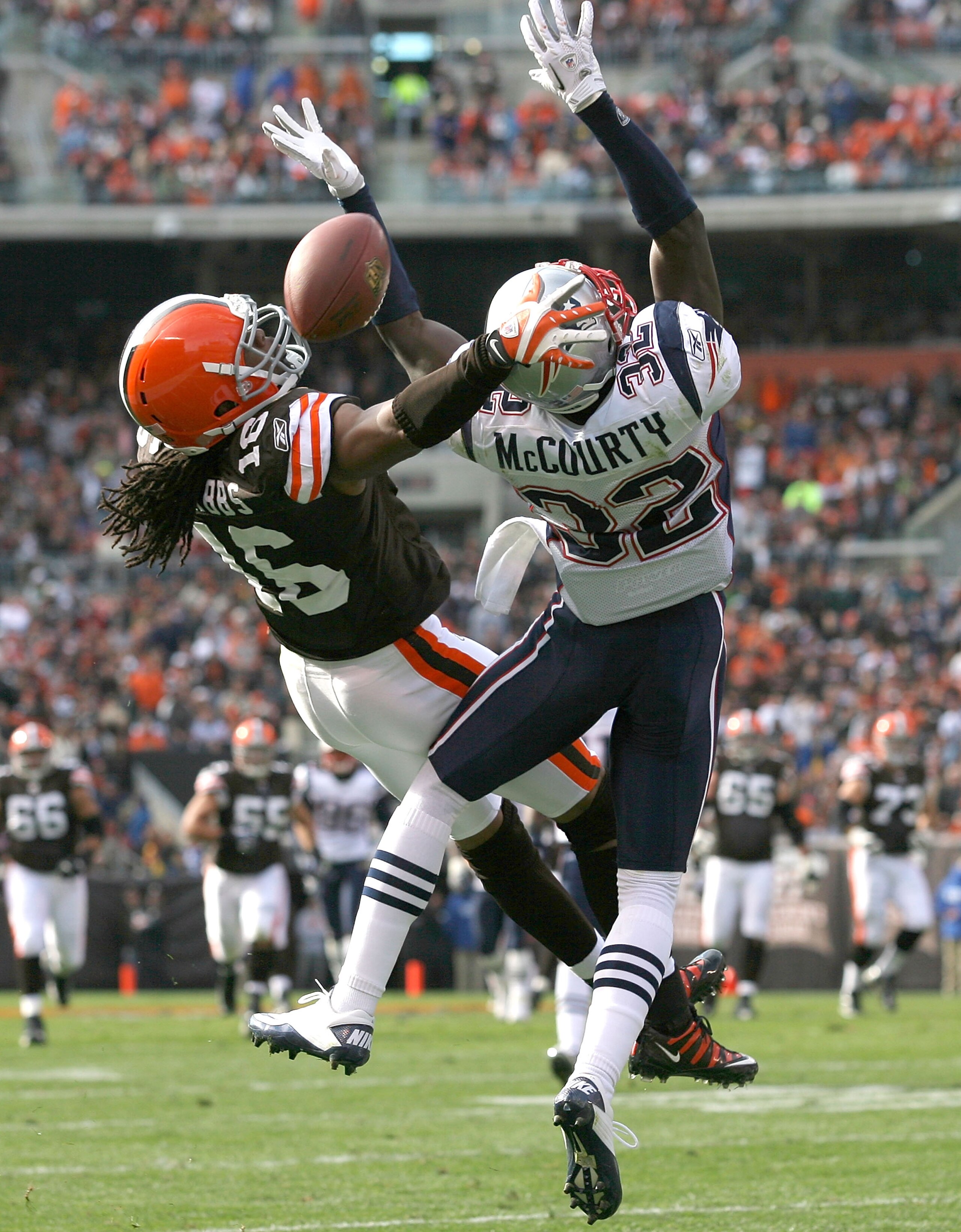 CLEVELAND - NOVEMBER 07:  Wide receiver Joshua Cribbs #16 of the Cleveland Browns jumps for a pass with cornerback Devin McCourty #32 of the New England Patriots at Cleveland Browns Stadium on November 7, 2010 in Cleveland, Ohio.  (Photo by Matt Sullivan/