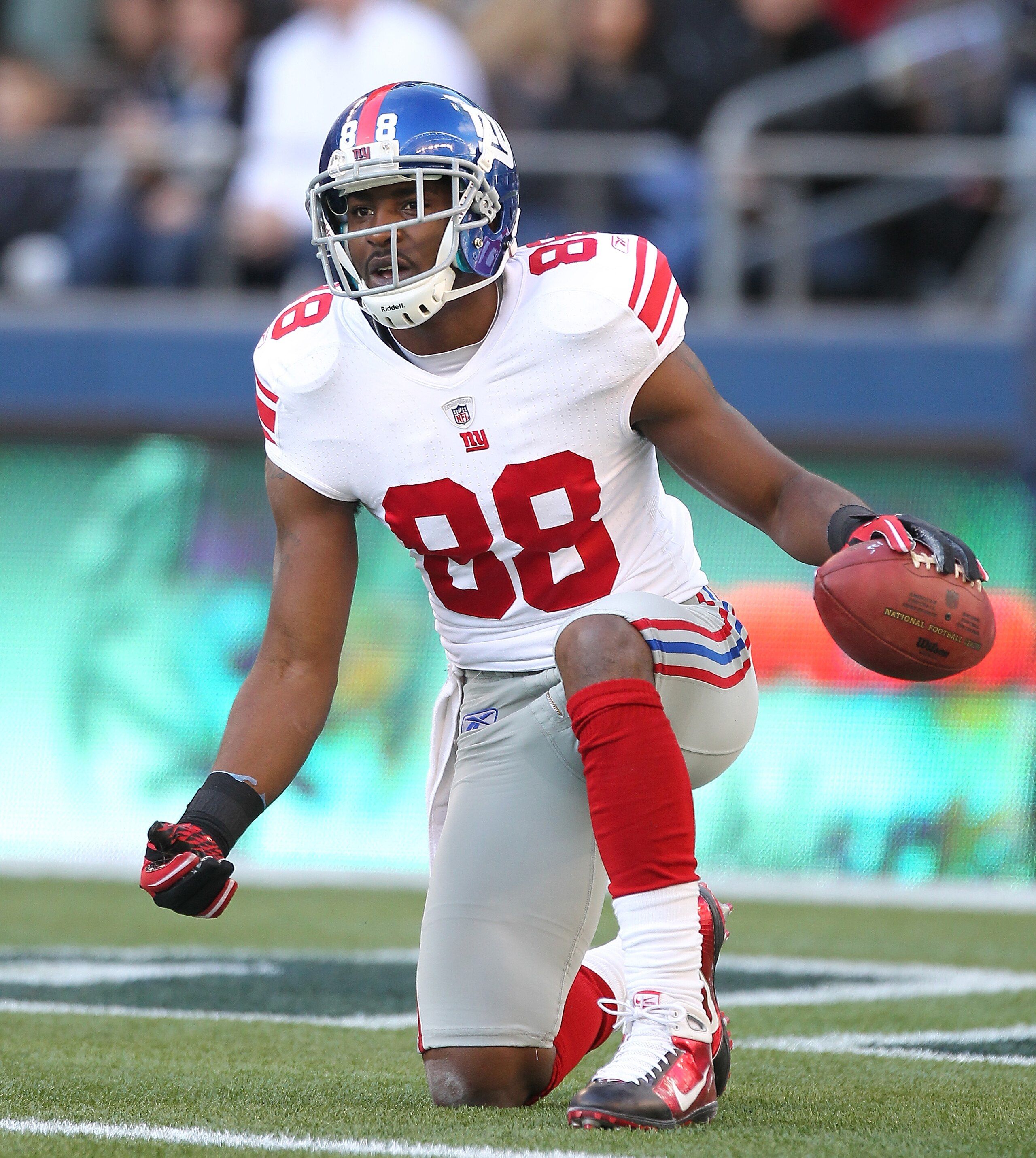 SEATTLE - NOVEMBER 07:  Wide receiver Hakeem Nicks #88 of the New York Giants celebrates after scoring a touchdown against the Seattle Seahawks at Qwest Field on November 7, 2010 in Seattle, Washington. (Photo by Otto Greule Jr/Getty Images)
