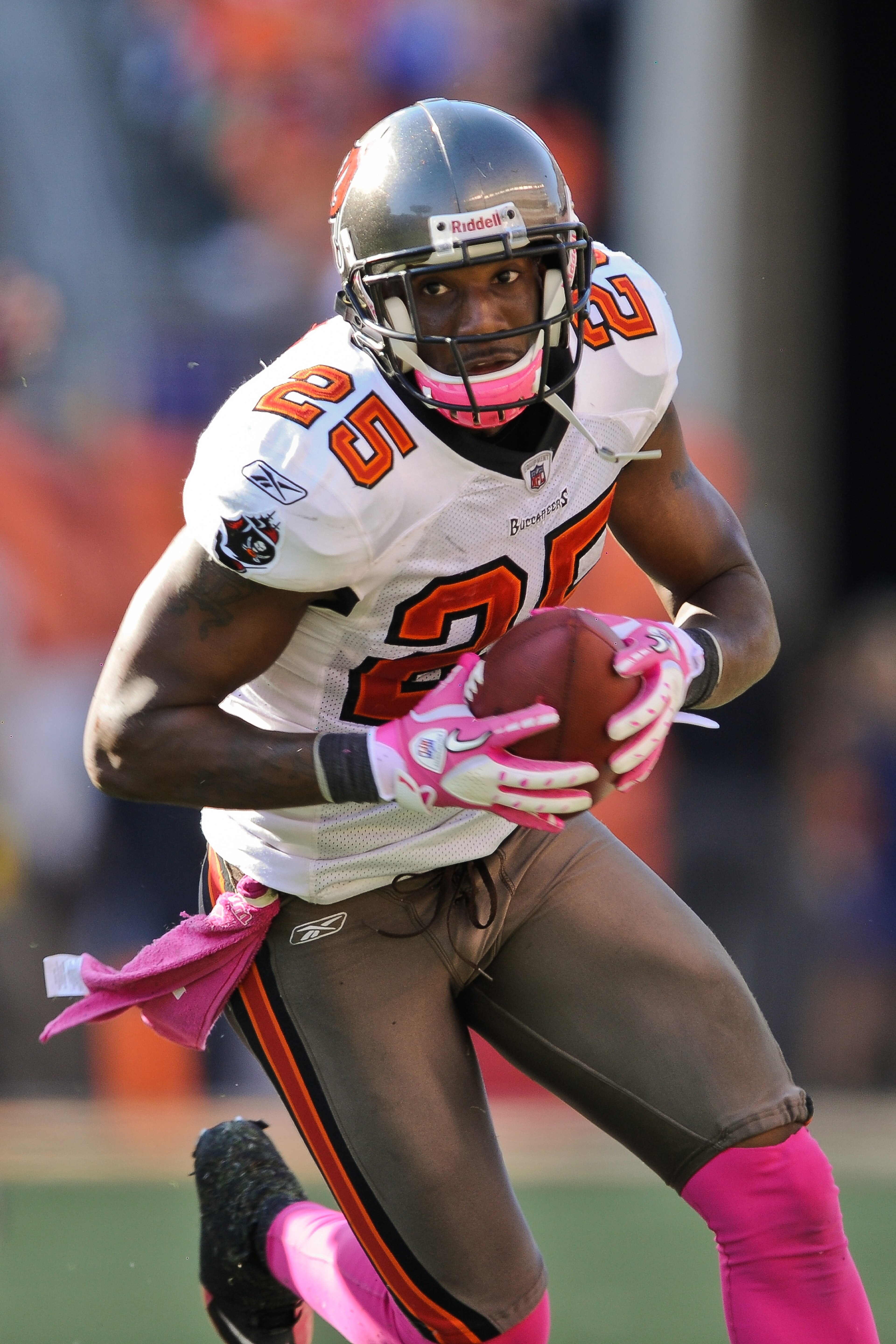 CINCINNATI, OH - OCTOBER 10: Aqib Talib #25 of the Tampa Bay Buccaneers returns an interception against the Cincinnati Bengals at Paul Brown Stadium on October 10, 2010 in Cincinnati, Ohio. (Photo by Jamie Sabau/Getty Images) CINCINNATI, OH - OCTOBER 10: Aqib Talib #25 of the Tampa Bay Buccaneers returns an interception against the Cincinnati Bengals at Paul Brown Stadium on October 10, 2010 in Cincinnati, Ohio. (Photo by Jamie Sabau/Getty Images)