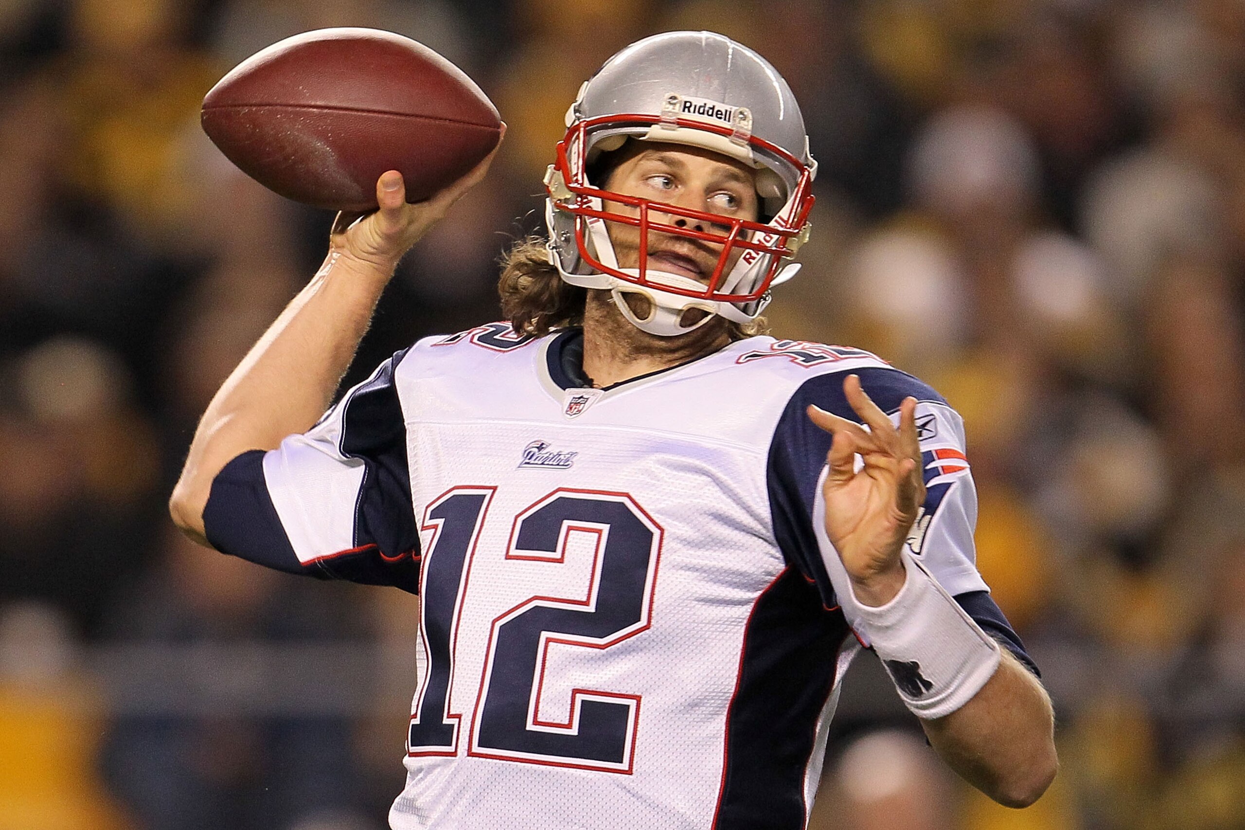 PITTSBURGH - NOVEMBER 14:  Tom Brady #12 of the New England Patriots throws a pass against the Pittsburgh Steelers on November 14, 2010 at Heinz Field in Pittsburgh, Pennsylvania.  (Photo by Chris McGrath/Getty Images)