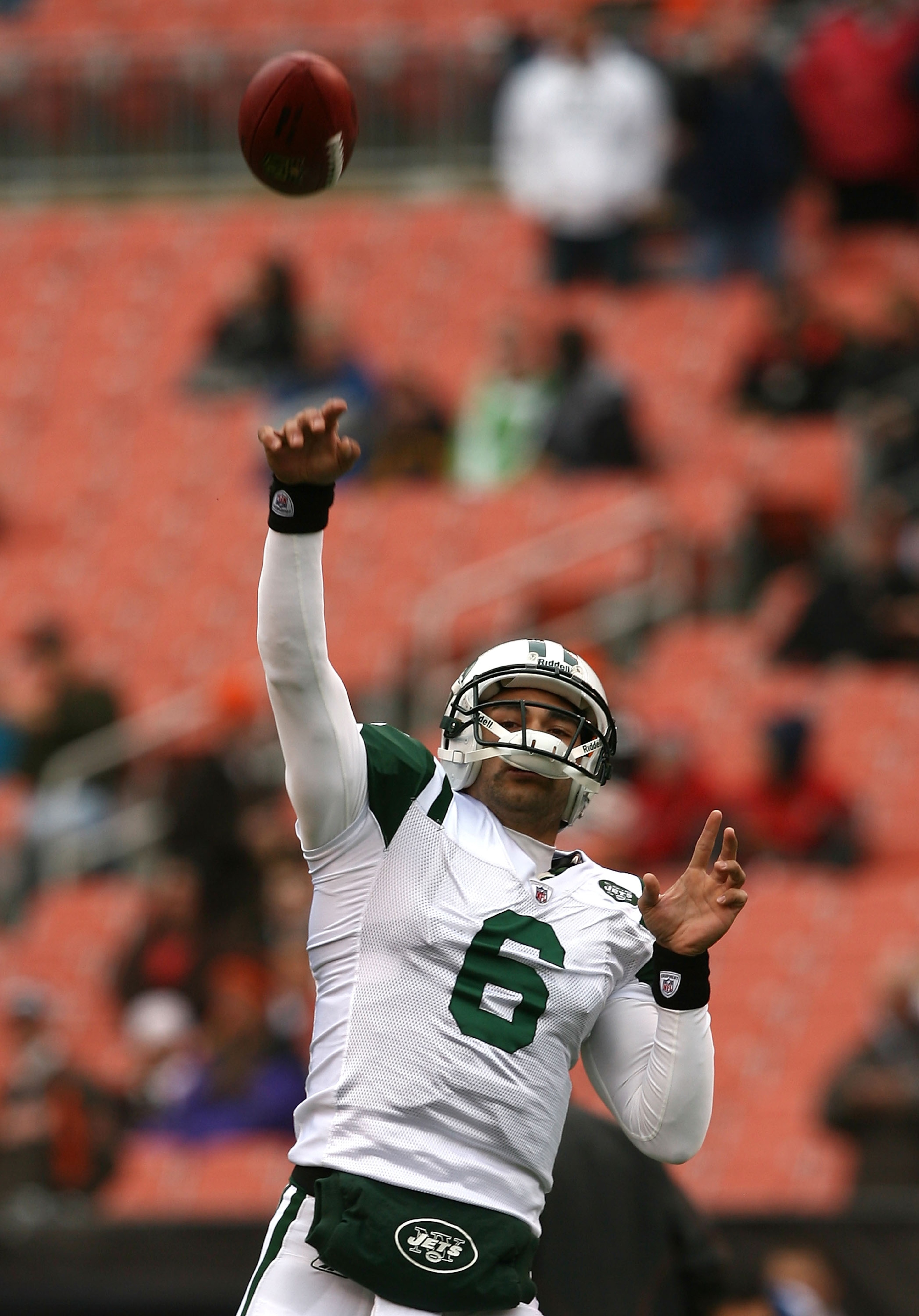 CLEVELAND - NOVEMBER 14:  Quarterback Mark Sanchez #6 warms up prior to their game against the Cleveland Browns at Cleveland Browns Stadium on November 14, 2010 in Cleveland, Ohio.  (Photo by Matt Sullivan/Getty Images)
