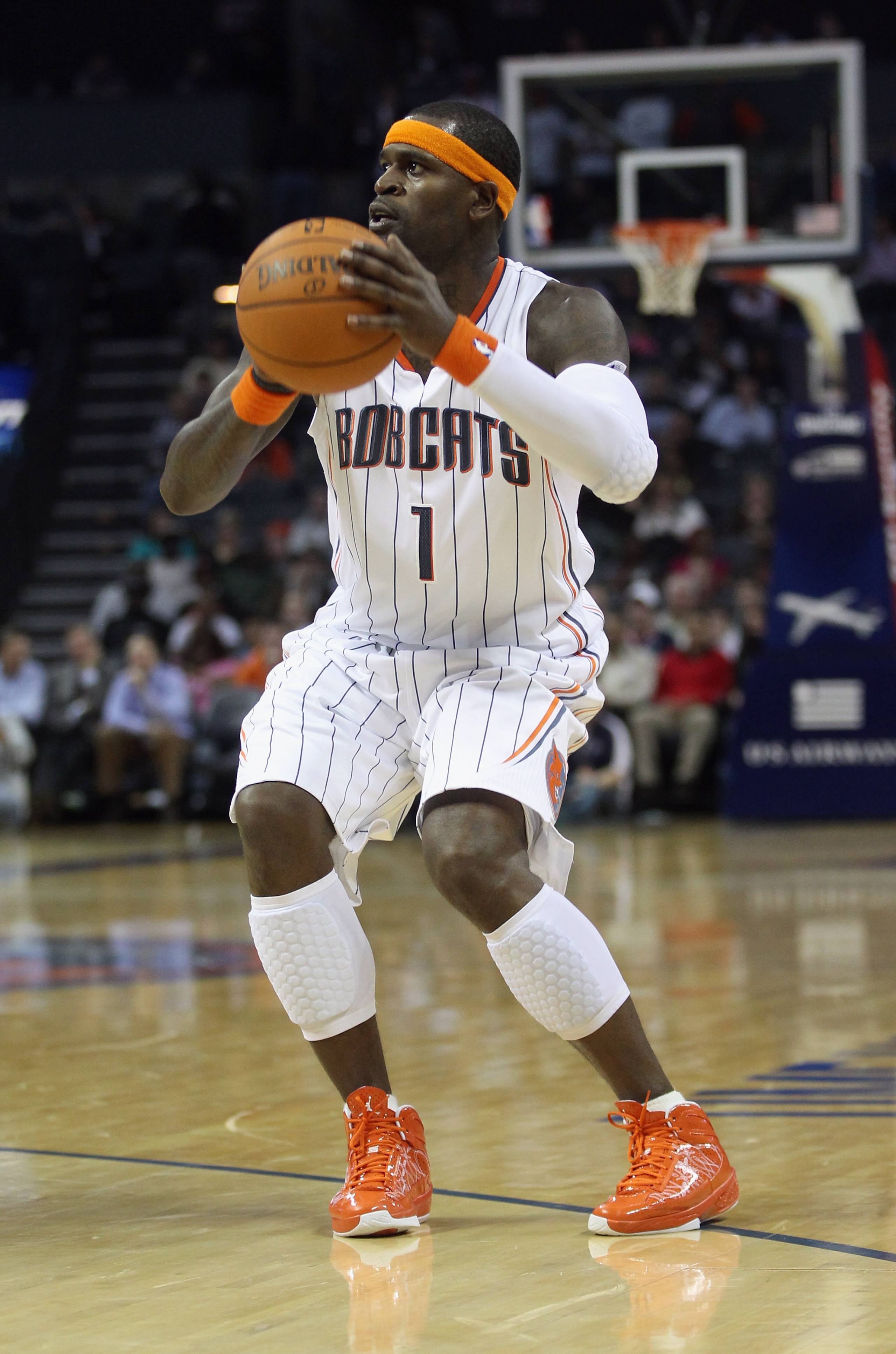 CHARLOTTE, NC - NOVEMBER 08: Stephen Jackson #1 of the Charlotte Bobcats against the San Antonio at Time Warner Cable Arena on November 8, 2010 in Charlotte, North Carolina. NOTE TO USER: User expressly acknowledges and agrees that, by downloading and/o CHARLOTTE, NC - NOVEMBER 08: Stephen Jackson #1 of the Charlotte Bobcats against the San Antonio at Time Warner Cable Arena on November 8, 2010 in Charlotte, North Carolina. NOTE TO USER: User expressly acknowledges and agrees that, by downloading and/o