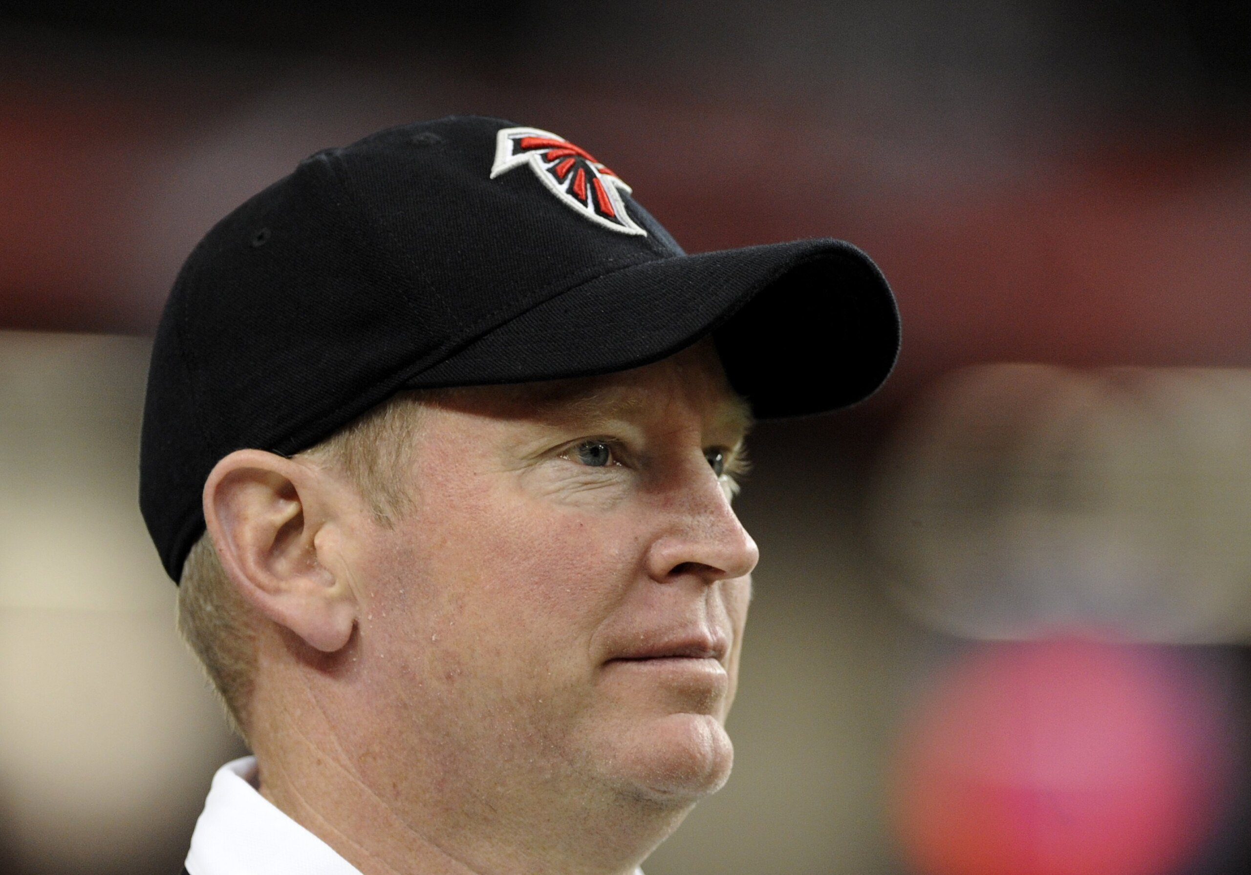 ATLANTA - NOVEMBER 23: Offensive coordinaor Mike Mularkey of the Atlanta Falcons watches play against the Carolina Panthers at the Georgia Dome on November 23, 2008 in Atlanta, Georgia.  (Photo by Al Messerschmidt/Getty Images)
