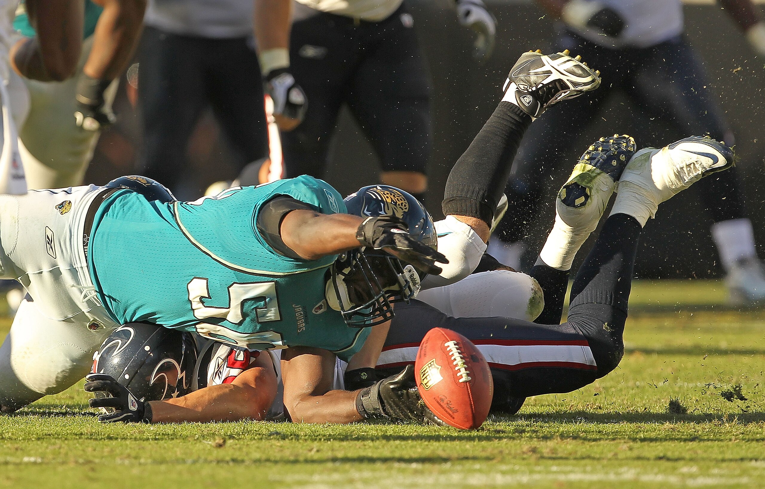 JACKSONVILLE, FL - NOVEMBER 14: Jacob Cutrera #58 of the Jacksonville Jaguars recovers a fumble from Joel Dreessen #85 during a game against the Houston Texans at EverBank Field on November 14, 2010 in Jacksonville, Florida.  (Photo by Mike Ehrmann/Getty 