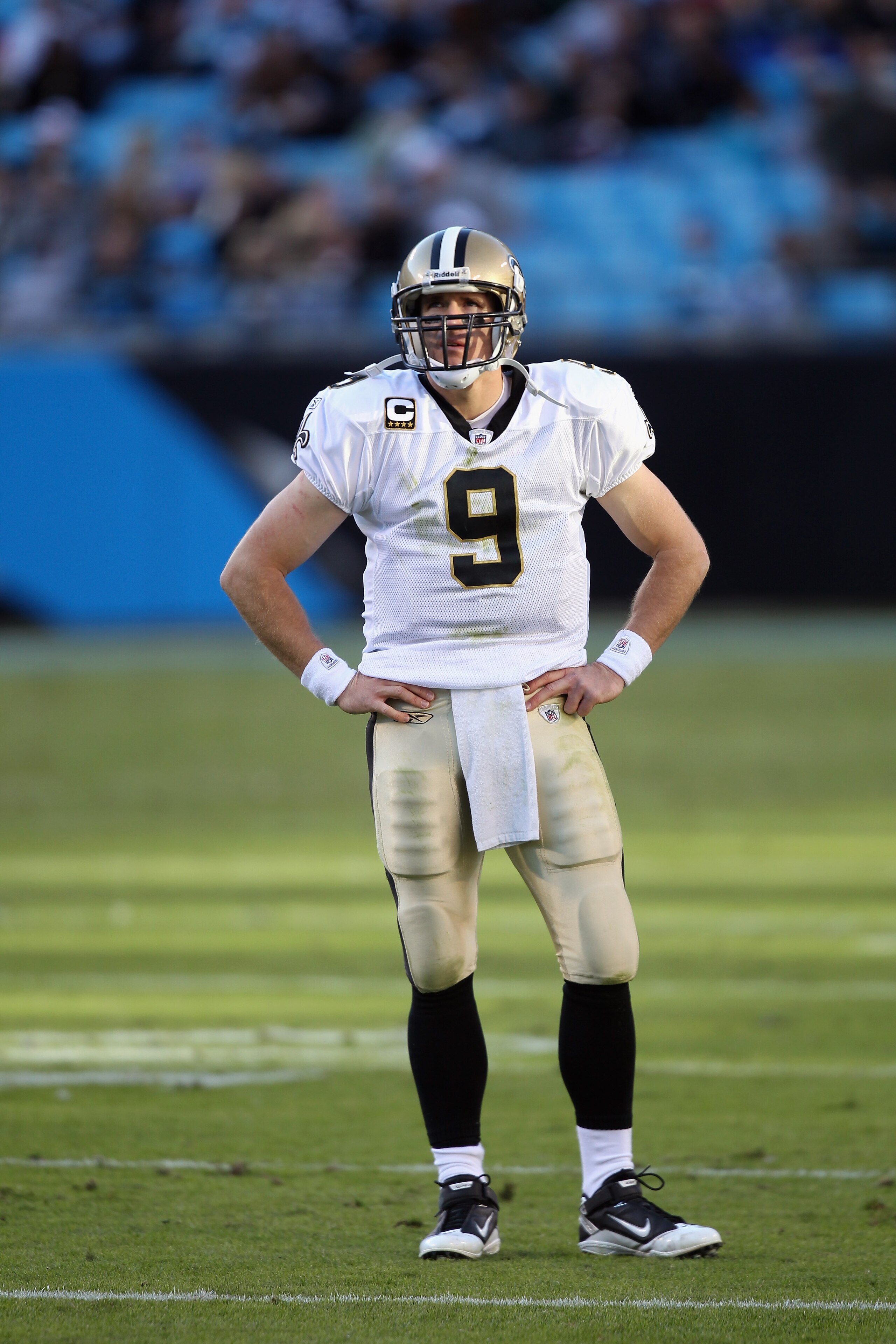 CHARLOTTE, NC - NOVEMBER 07:  Drew Brees #9 of the New Orleans Saints against the Carolina Panthers during their game at Bank of America Stadium on November 7, 2010 in Charlotte, North Carolina.  (Photo by Streeter Lecka/Getty Images)