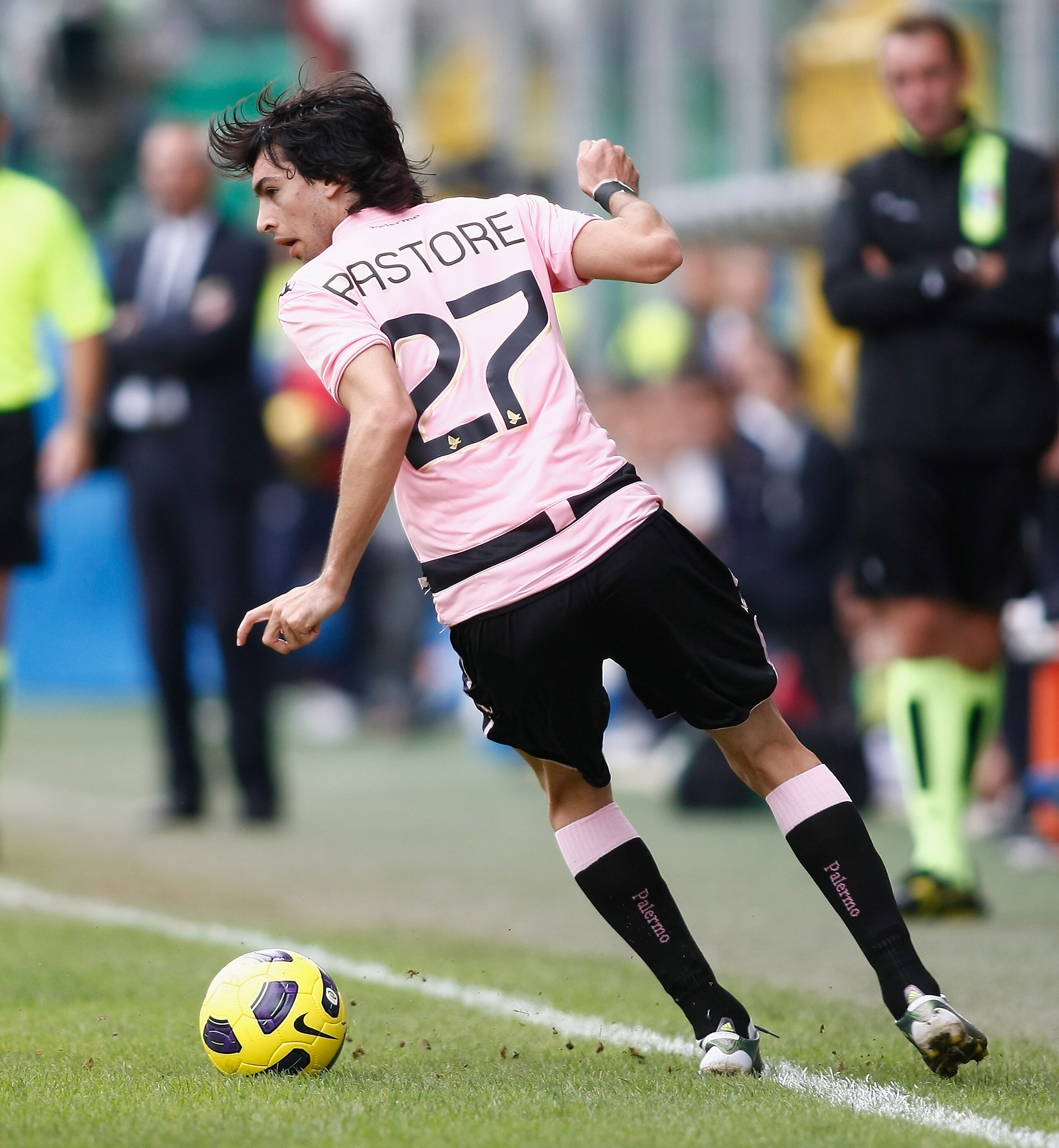 PALERMO, ITALY - OCTOBER 31:  Javier Pastore of Palermo runs with the ball during the Serie A match Palermo and Lazio at Stadio Renzo Barbera on October 31, 2010 in Palermo, Italy.  (Photo by Maurizio Lagana/Getty Images)