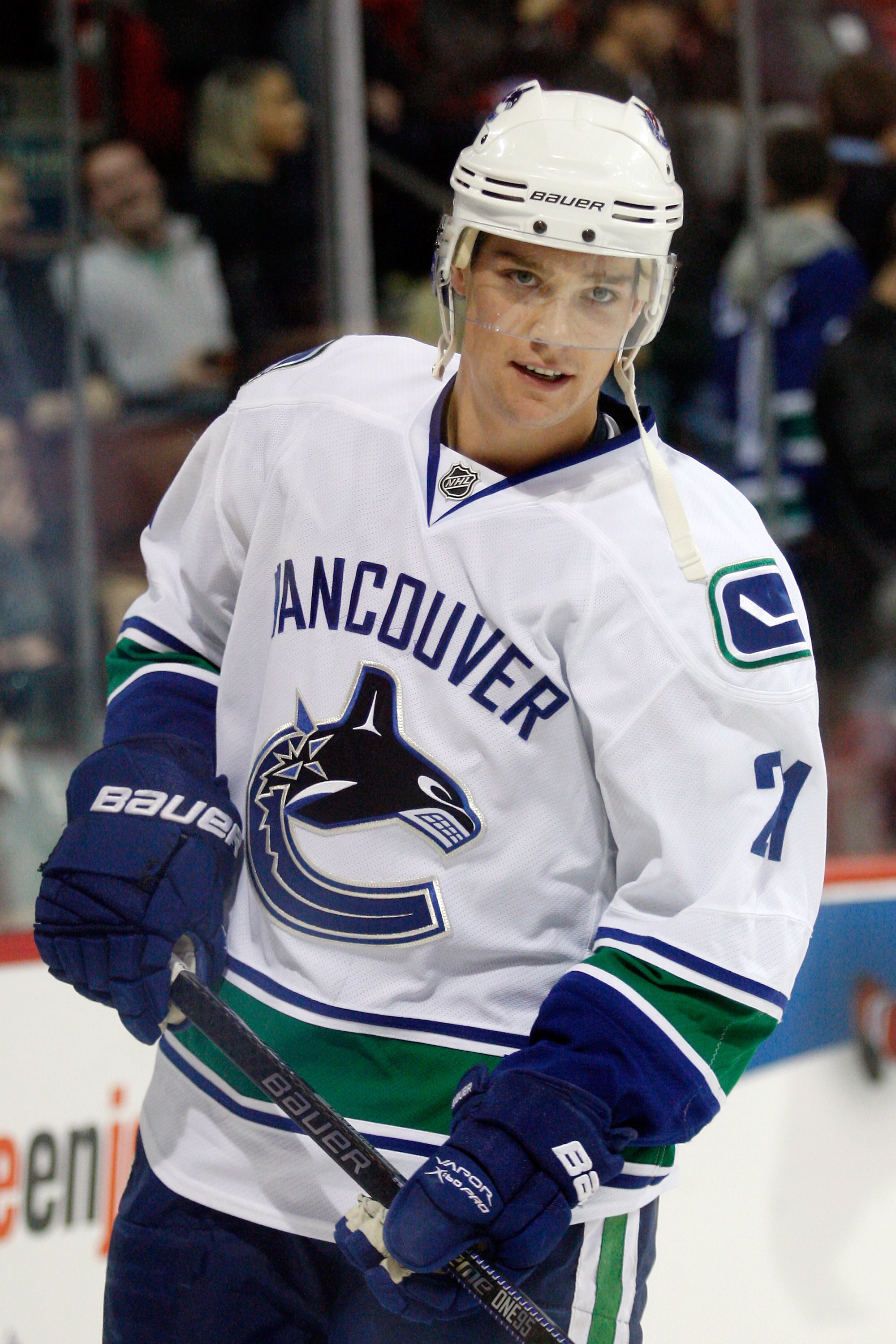 MONTREAL- NOVEMBER 9:  Mason Raymond #21 of the Vancouver Canucks skates during the warm up period prior to facing the Montreal Canadiens in their NHL game at the Bell Centre on November 9, 2010 in Montreal, Quebec, Canada.  The Canadiens defeated the Can