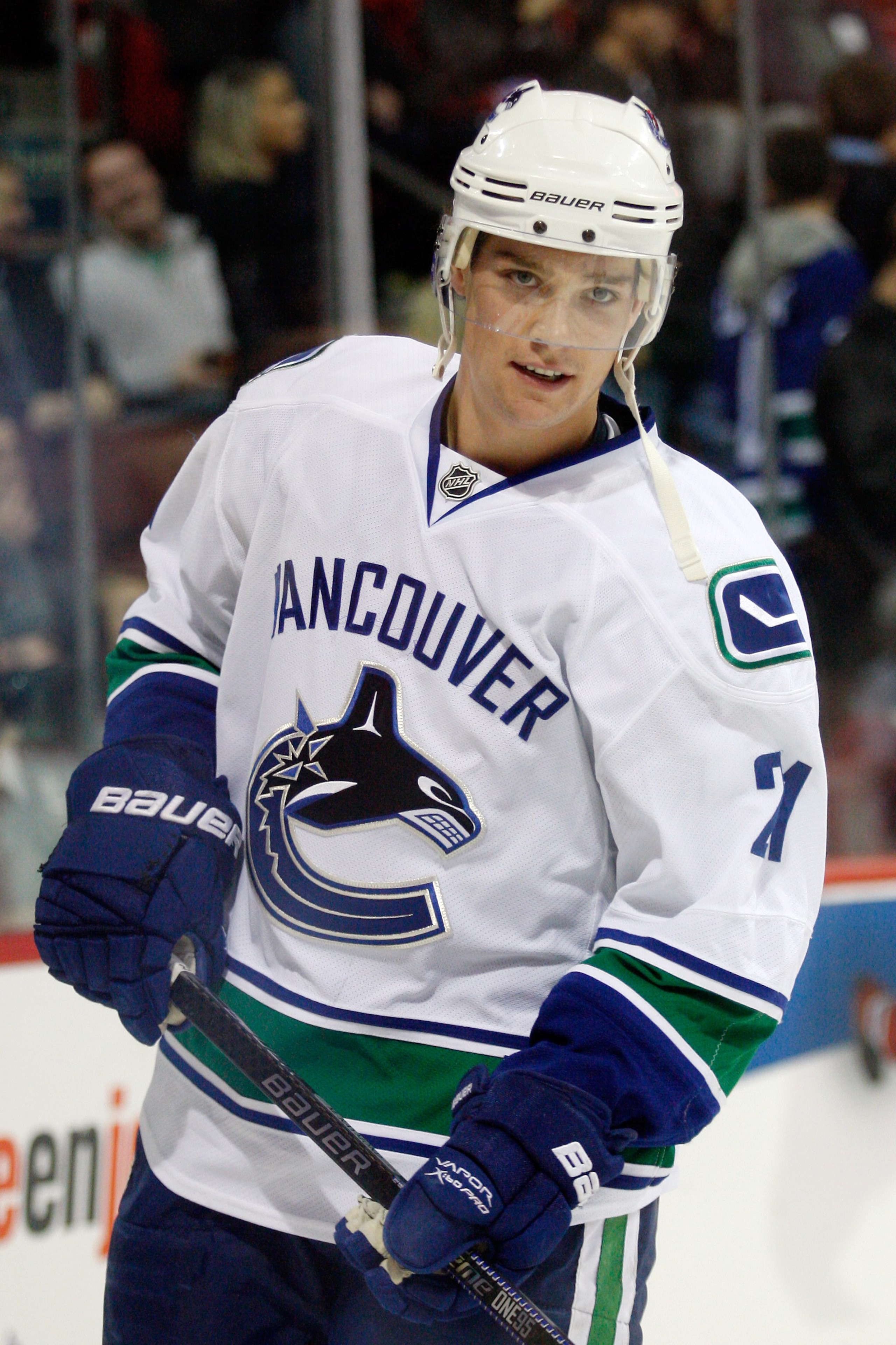 MONTREAL- NOVEMBER 9:  Mason Raymond #21 of the Vancouver Canucks skates during the warm up period prior to facing the Montreal Canadiens in their NHL game at the Bell Centre on November 9, 2010 in Montreal, Quebec, Canada.  The Canadiens defeated the Can