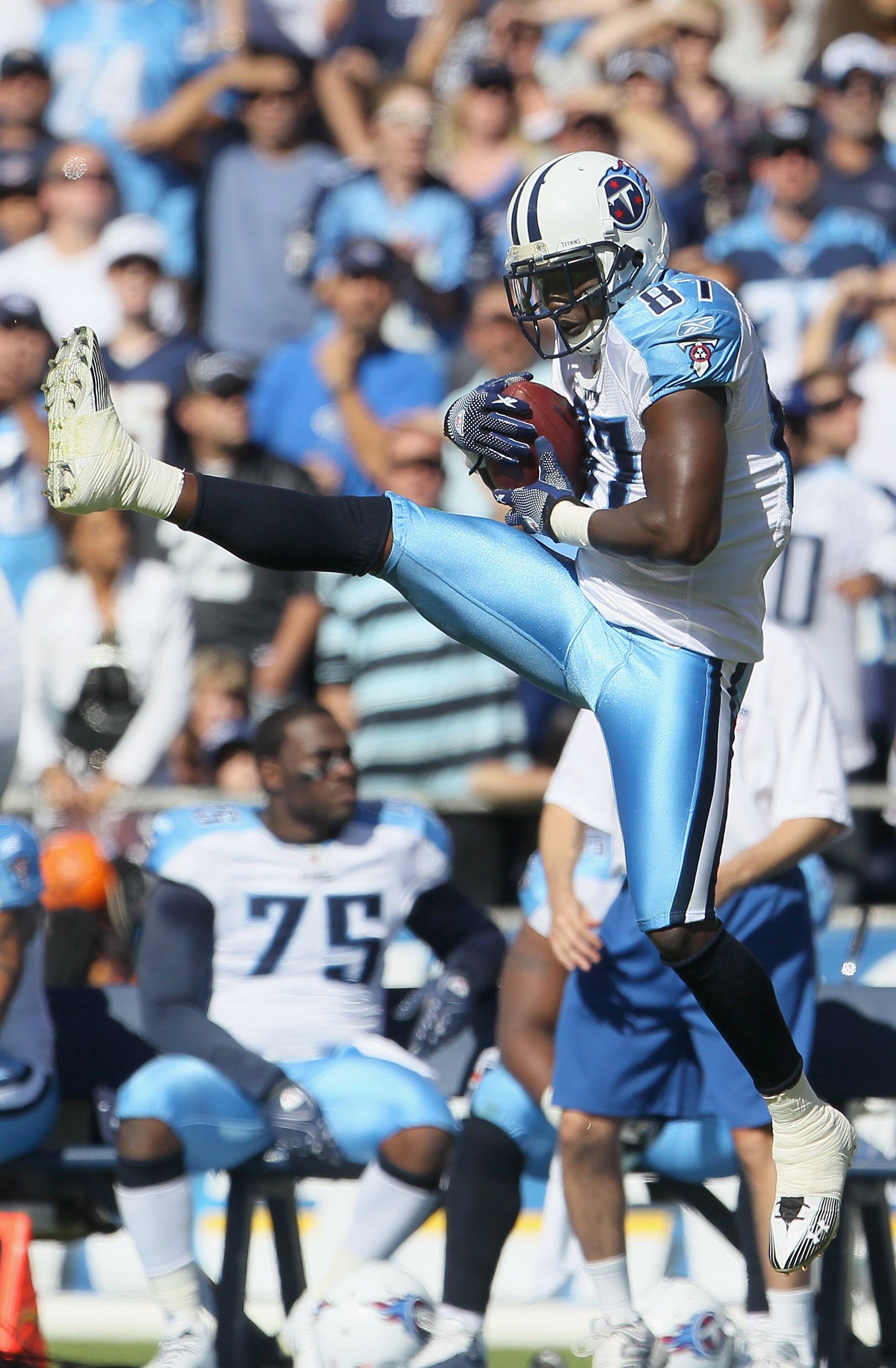 SAN DIEGO - OCTOBER 31:  Wide receiver Lavelle Hawkins #87 of the Tennessee Titans catches a pass against the San Diego Chargers in the second quarter at Qualcomm Stadium on October 31, 2010 in San Diego, California. The Chargers defeated the Titans 33-25