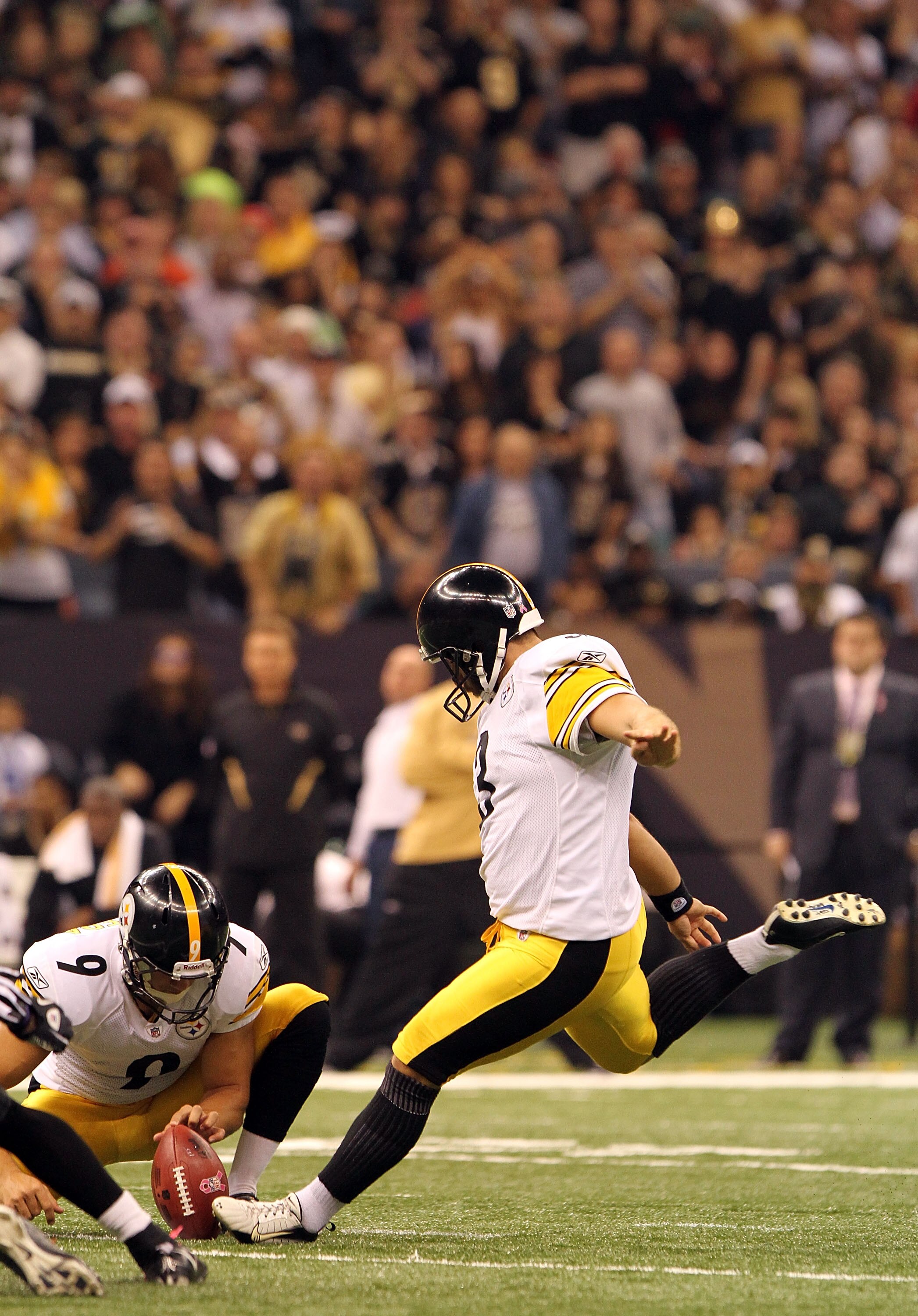 NEW ORLEANS, LA - OCTOBER 31: Jeff Reed #3 of the Pittsburgh Steelers attempts a field goal during the game against the New Orleans Saints at the Louisiana Superdome on October 31, 2010 in New Orleans, Louisiana. (Photo by Matthew Sharpe/Getty Images)