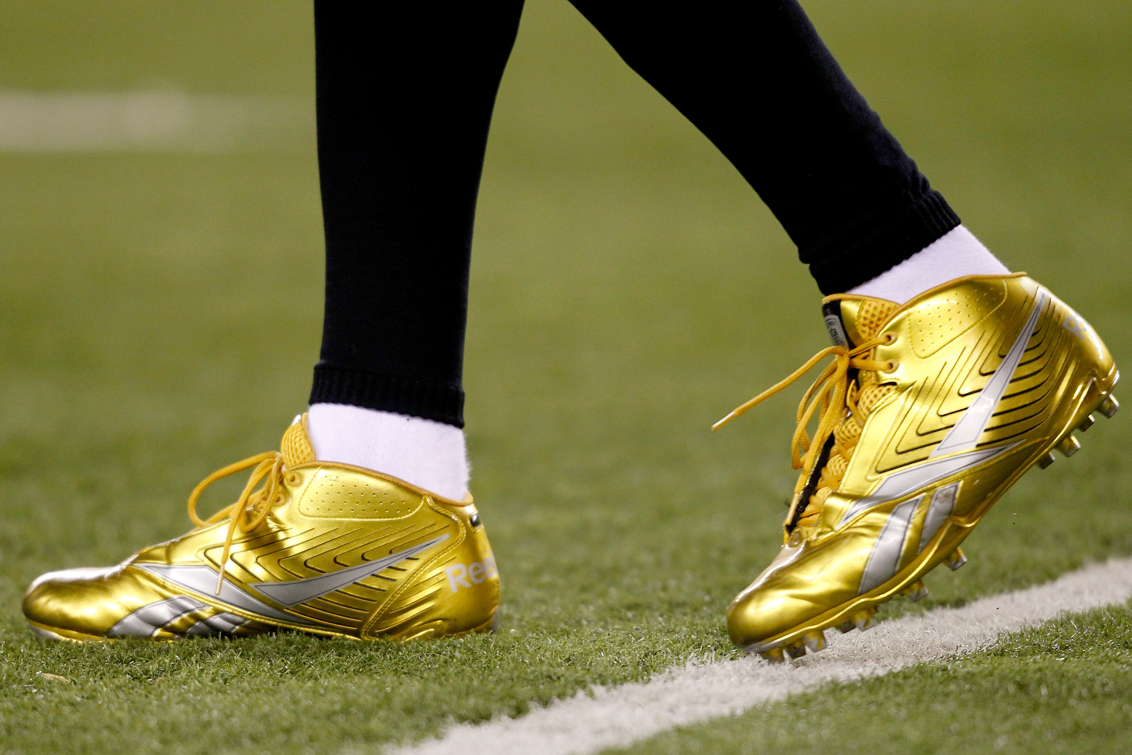 CINCINNATI - NOVEMBER 08:  Shoes worn by Chad Ochocinco #85 of the Cincinnati Bengals against the Pittsburgh Steelers at Paul Brown Stadium on November 8, 2010 in Cincinnati, Ohio.  (Photo by Matthew Stockman/Getty Images)