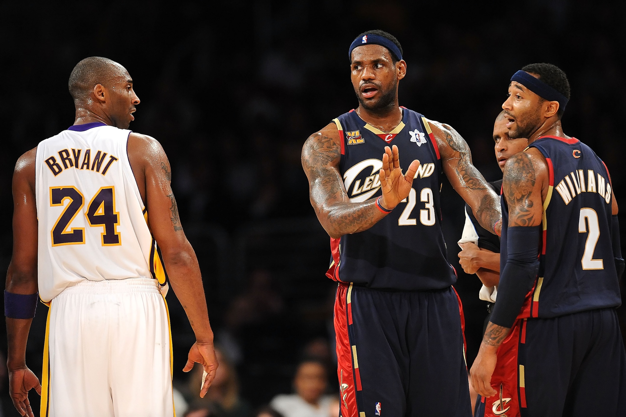 LOS ANGELES, CA - DECEMBER 25: Kobe Bryant #24 of the Los Angeles Lakers and Mo Williams #2 of the Cleveland Cavaliers exchange words during the game at Staples Center on December 25, 2009 in Los Angeles, California. NOTE TO USER: User expressly acknowle LOS ANGELES, CA - DECEMBER 25: Kobe Bryant #24 of the Los Angeles Lakers and Mo Williams #2 of the Cleveland Cavaliers exchange words during the game at Staples Center on December 25, 2009 in Los Angeles, California. NOTE TO USER: User expressly acknowle