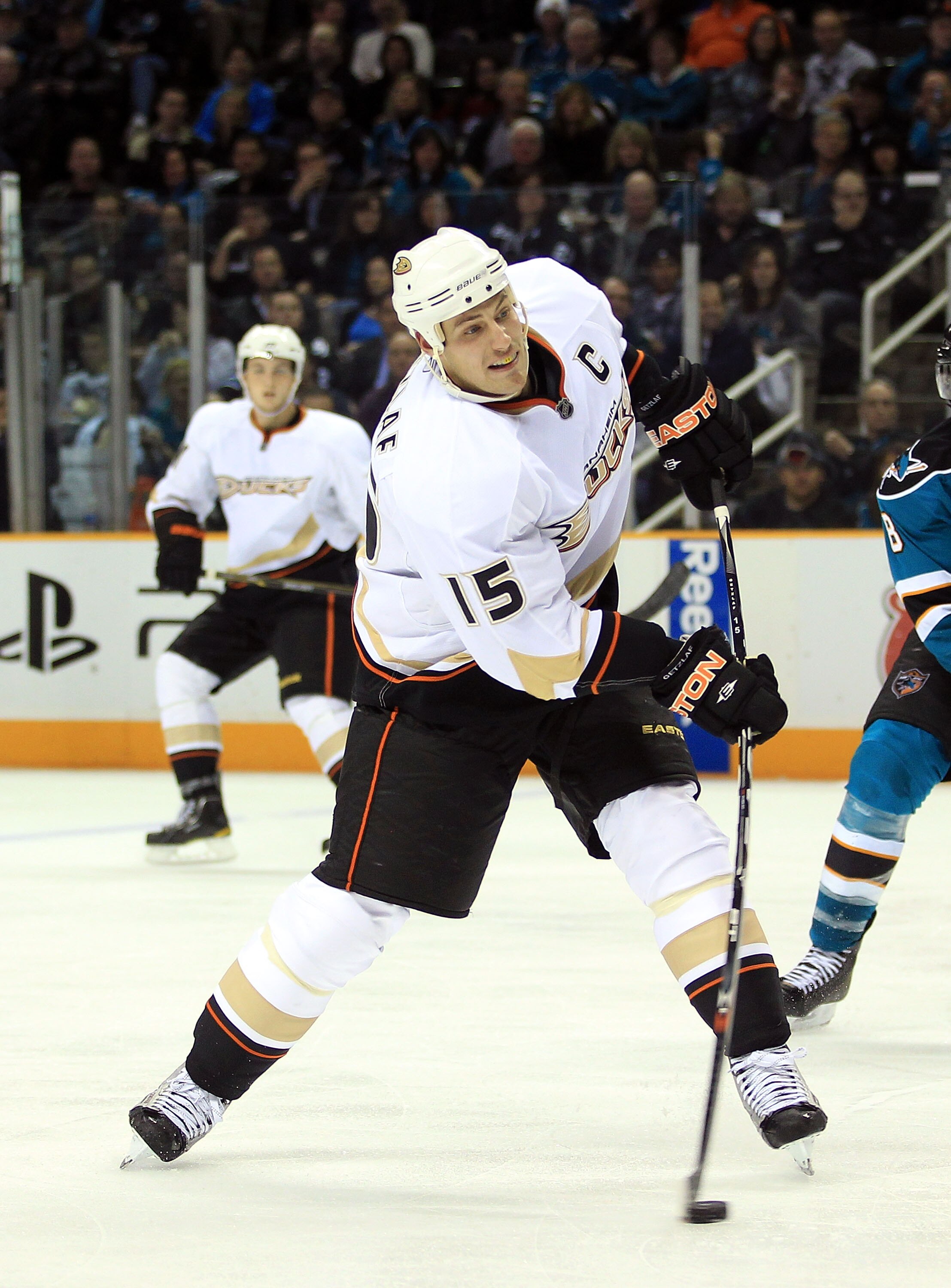 SAN JOSE, CA - NOVEMBER 09:  Ryan Getzlaf #15 of the Anaheim Ducks in action against the San Jose Sharks skids to a stop in front of the goal at HP Pavilion on November 9, 2010 in San Jose, California.  (Photo by Ezra Shaw/Getty Images)
