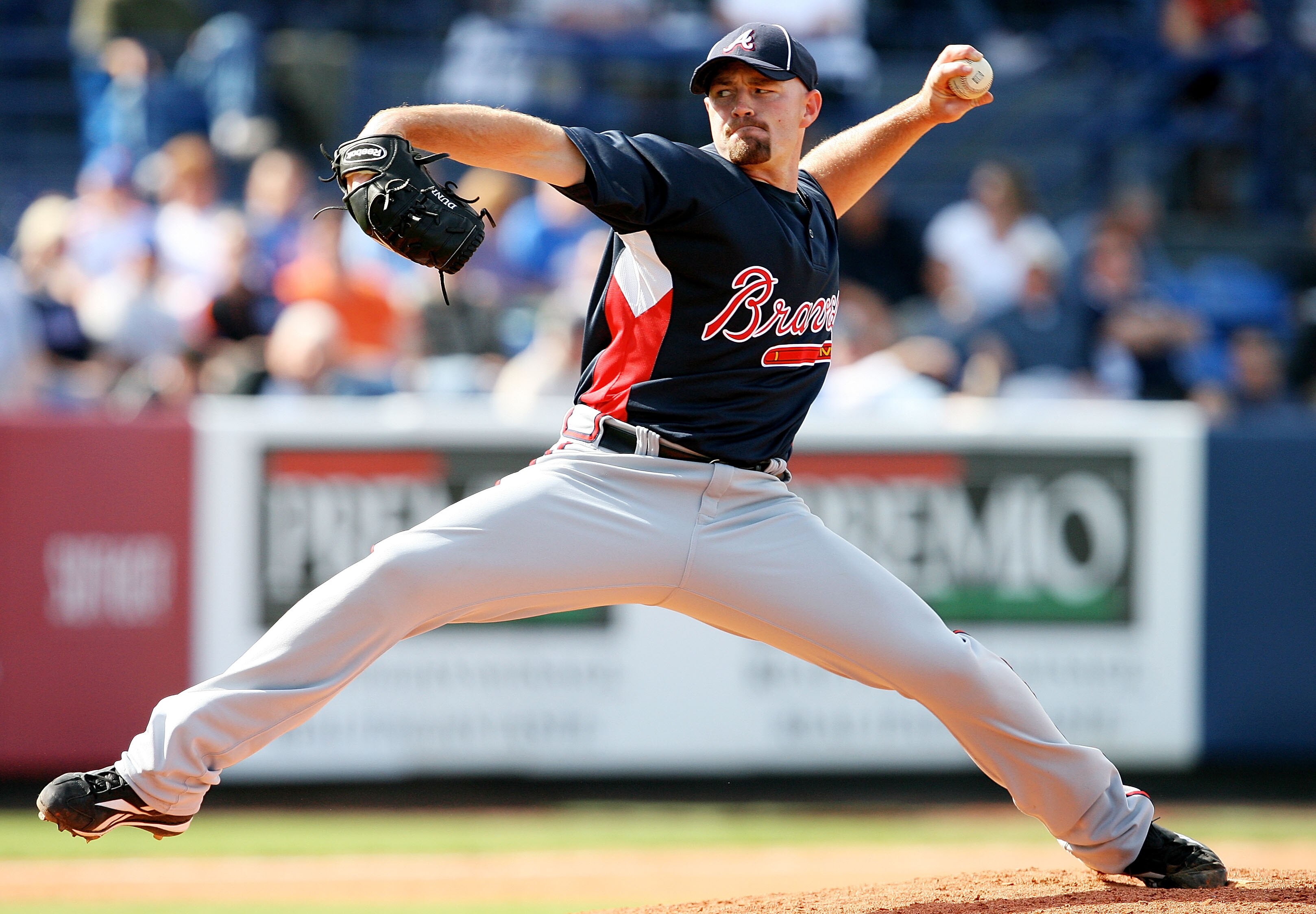 PORT ST. LUCIE, FL - MARCH 02:  Pitcher Mike Dunn #38 of the Atlanta Braves pitches against the New York Mets during a spring training game at Tradition Field on March 2, 2010 in Port St. Lucie, Florida.  (Photo by Doug Benc/Getty Images)