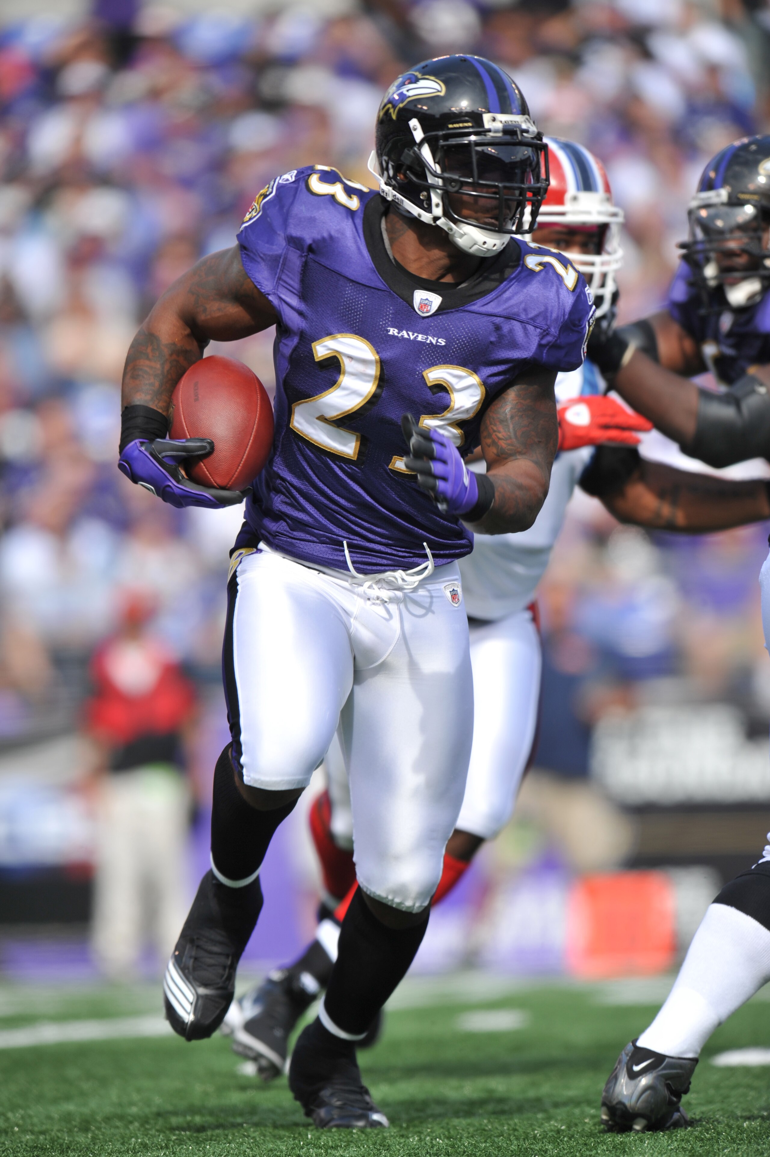BALTIMORE, MD - OCTOBER 24:  Willis McGahee #23 of the Baltimore Ravens runs the ball against the Buffalo Bills at M&T Bank Stadium on October 24, 2010 in Baltimore, Maryland. The Ravens defeated the Bills 37-34. (Photo by Larry French/Getty Images)