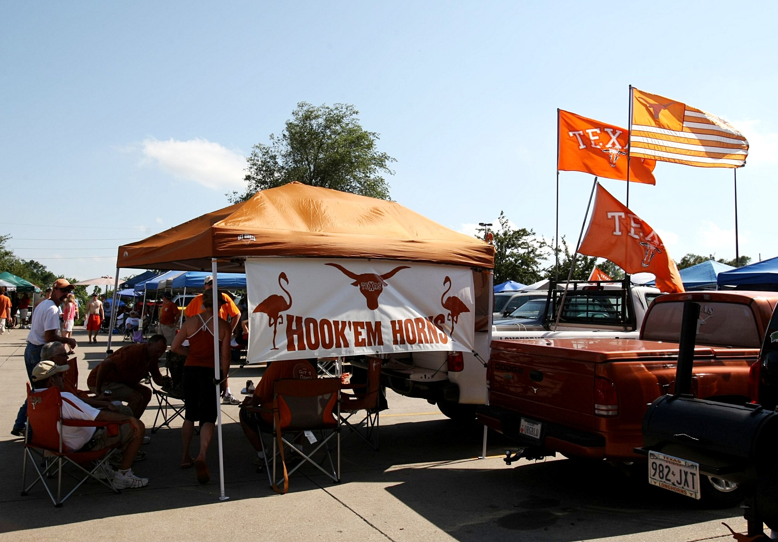 OMAHA, NE - JUNE 22: Texas Longhorns fans tailgate before taking on the Louisiana State University Tigers during Game 1 of the 2009 NCAA College World Series at Rosenblatt Stadium on June 22, 2009 in Omaha, Nebraska. (Photo by Elsa/Getty Images) OMAHA, NE - JUNE 22: Texas Longhorns fans tailgate before taking on the Louisiana State University Tigers during Game 1 of the 2009 NCAA College World Series at Rosenblatt Stadium on June 22, 2009 in Omaha, Nebraska. (Photo by Elsa/Getty Images)