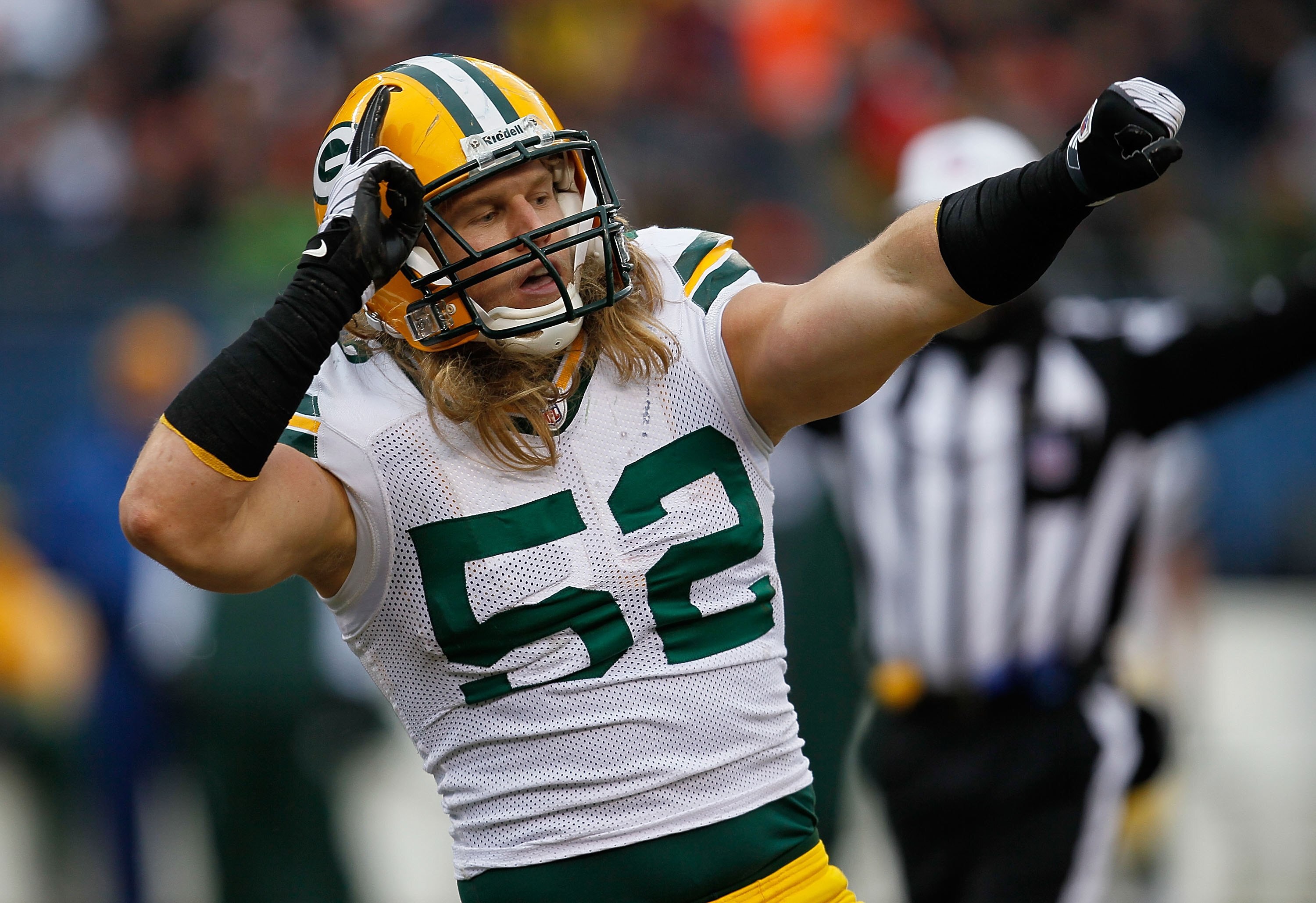 CHICAGO - DECEMBER 13: Clay Matthews #52 of the Green Bay Packers celebrates a sack against Jay Cutler of the Chicago Bears at Soldier Field on December 13, 2009 in Chicago, Illinois. The Packers defeated the Bears 21-14. (Photo by Jonathan Daniel/Getty I
