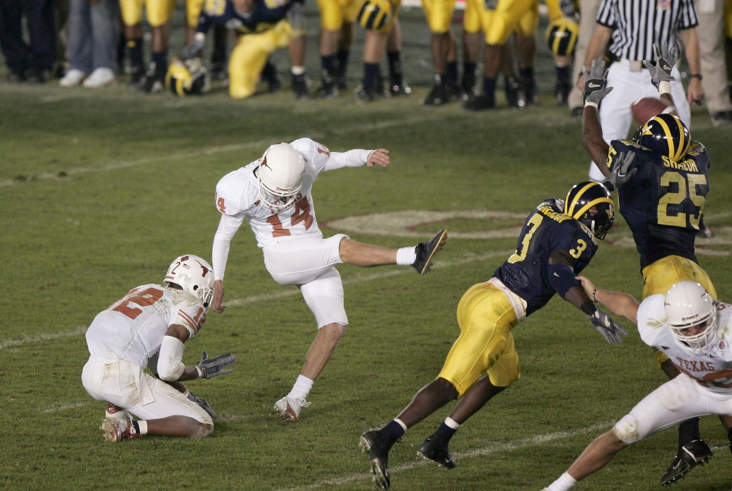 PASADENA, CA - JANUARY 01: Kicker Dusty Mangum #14 of the Texas Longhorns kicks the game winning field goal against the Michigan Wolverines in the 91st Rose Bowl Game at the Rose Bowl on January 1, 2005 in Pasadena, California. Texas defeated Michigan PASADENA, CA - JANUARY 01: Kicker Dusty Mangum #14 of the Texas Longhorns kicks the game winning field goal against the Michigan Wolverines in the 91st Rose Bowl Game at the Rose Bowl on January 1, 2005 in Pasadena, California. Texas defeated Michigan