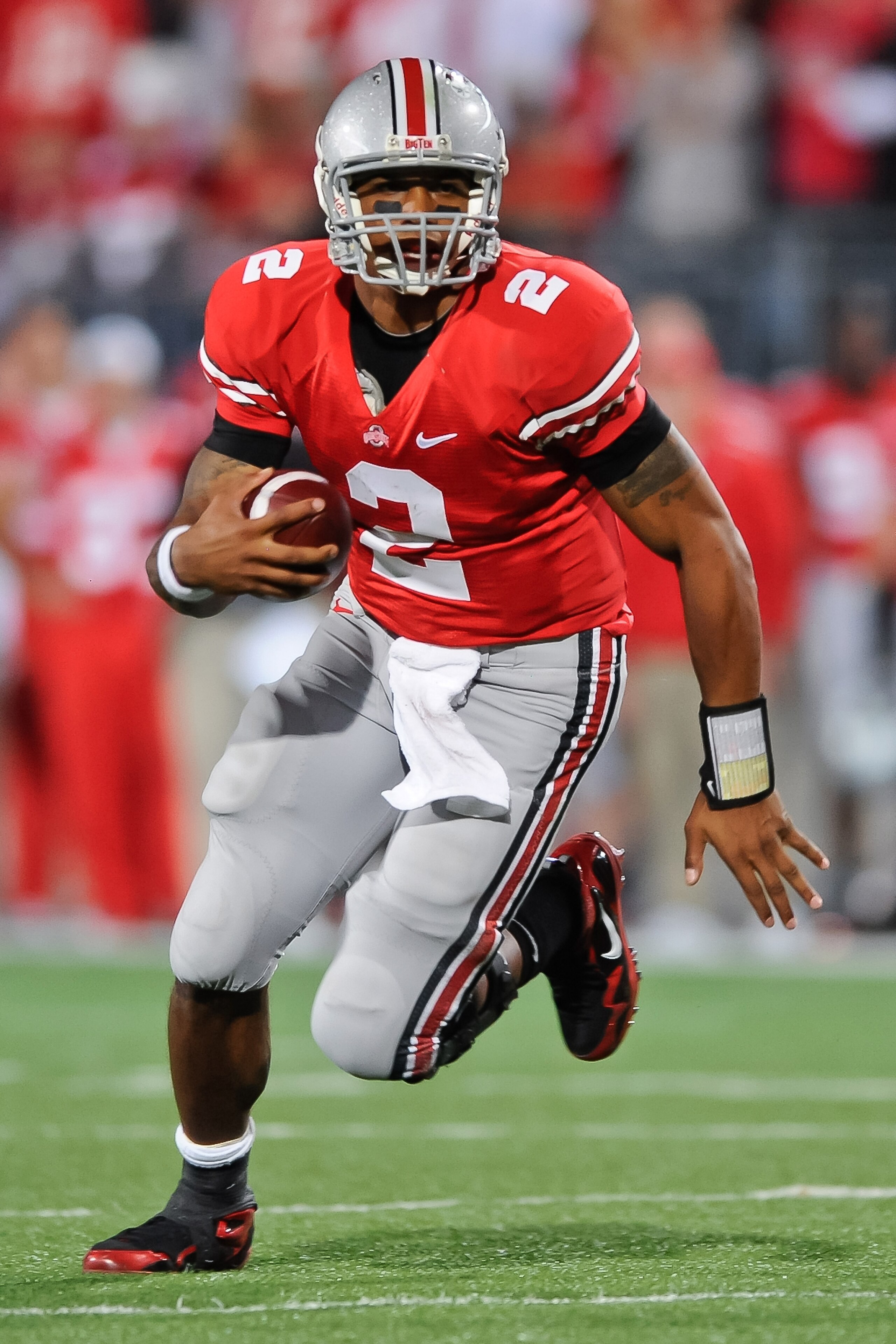COLUMBUS, OH - NOVEMBER 13: Quarterback Terrelle Pryor #2 of the Ohio State Buckeyes runs with the ball against the Penn State Nittany Lions at Ohio Stadium on November 13, 2010 in Columbus, Ohio. (Photo by Jamie Sabau/Getty Images) COLUMBUS, OH - NOVEMBER 13: Quarterback Terrelle Pryor #2 of the Ohio State Buckeyes runs with the ball against the Penn State Nittany Lions at Ohio Stadium on November 13, 2010 in Columbus, Ohio. (Photo by Jamie Sabau/Getty Images)