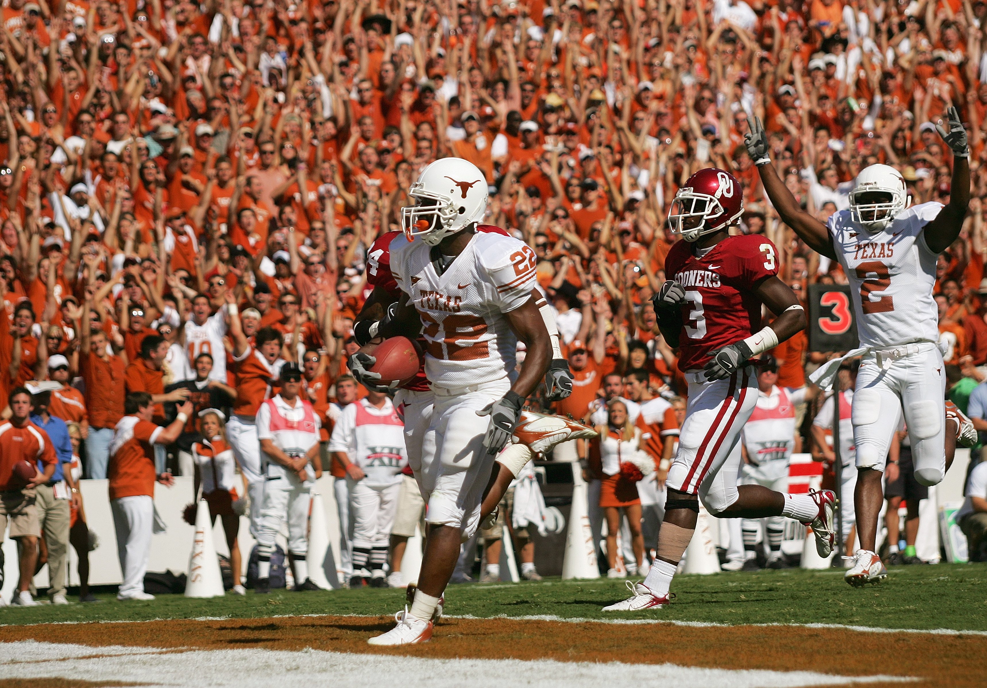 DALLAS - OCTOBER 7:  Running back Selvin Young #22 of the Texas Longhorns runs for a touchdown against the Oklahoma Sooners during the Red River Shootout at the Cotton Bowl on October 7, 2006 in Dallas, Texas. The Longhorns won 28-10. (Photo by Ronald Mar