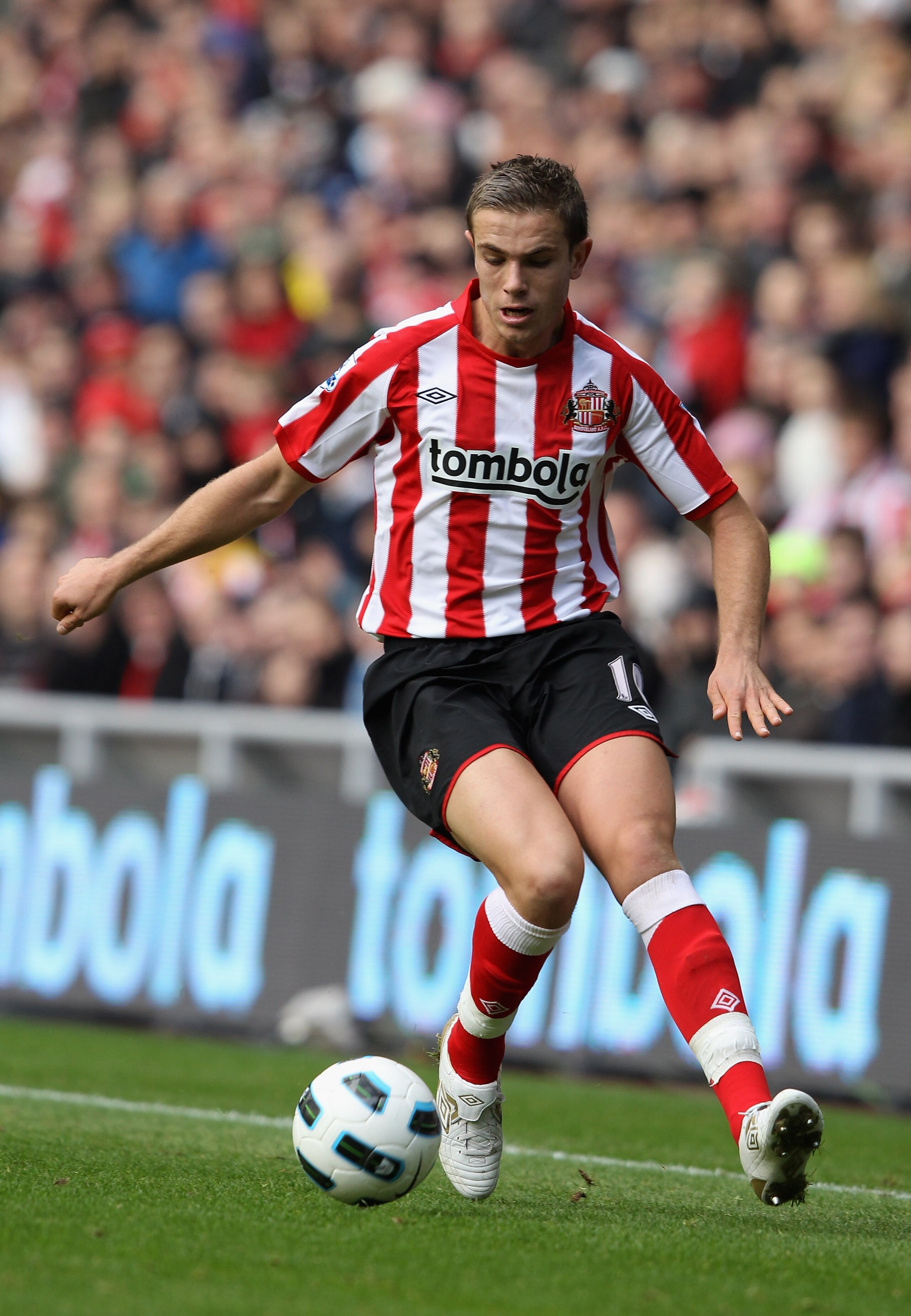 SUNDERLAND, ENGLAND - OCTOBER 23: Jordan Henderson of Sunderland in action during the Barclays Premier League match between Sunderland and Aston Villa at Stadium of Light on October 23, 2010 in Sunderland, England. (Photo by Clive Brunskill/Getty Images) SUNDERLAND, ENGLAND - OCTOBER 23: Jordan Henderson of Sunderland in action during the Barclays Premier League match between Sunderland and Aston Villa at Stadium of Light on October 23, 2010 in Sunderland, England. (Photo by Clive Brunskill/Getty Images)