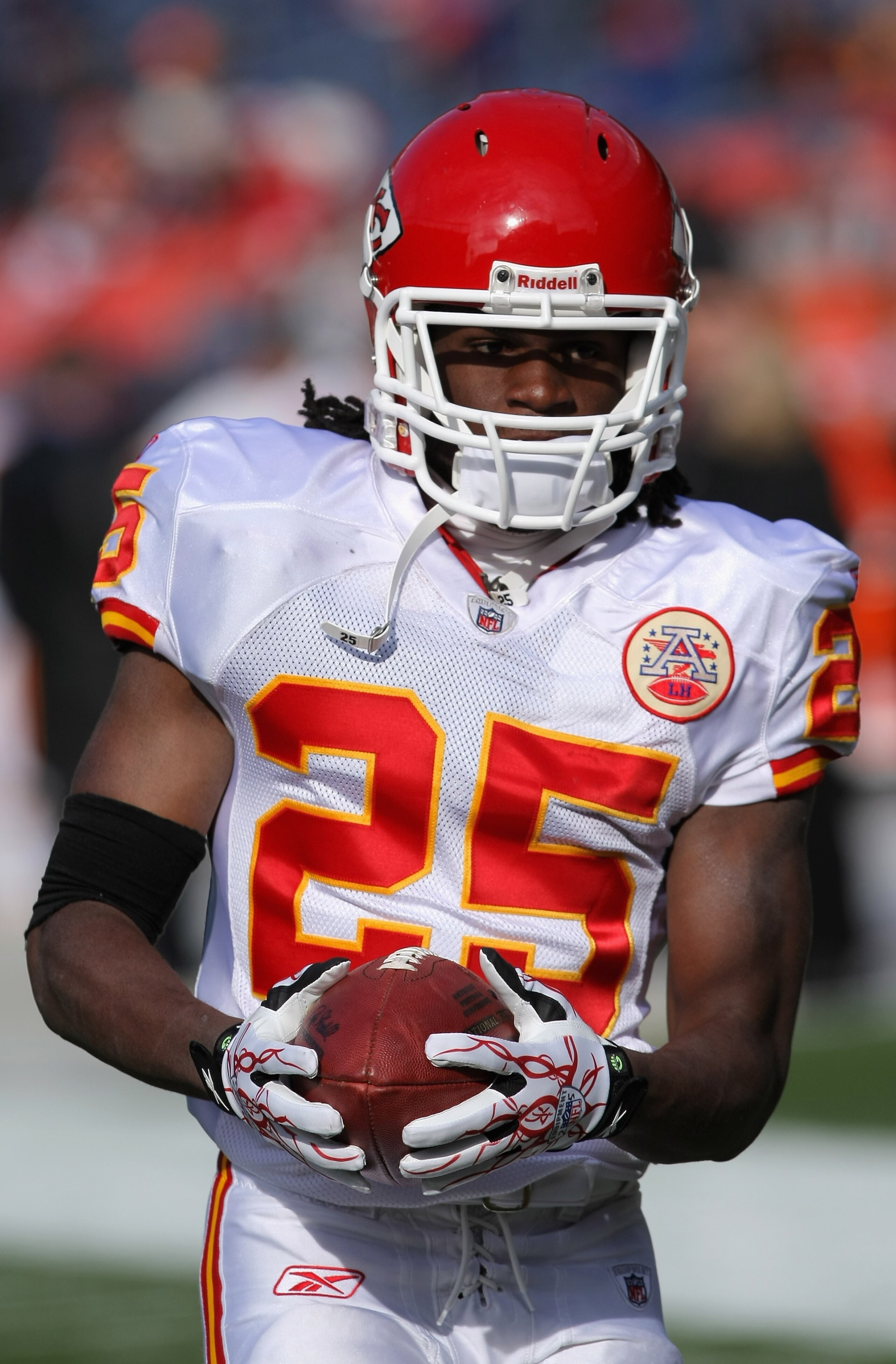 DENVER - NOVEMBER 14: Running back Jamaal Charles #25 of the Kansas City Chiefs warms up prior to facing the Denver Broncos at INVESCO Field at Mile High on November 14, 2010 in Denver, Colorado. The Broncos defeated the Chiefs 49-29. (Photo by Doug Pen DENVER - NOVEMBER 14: Running back Jamaal Charles #25 of the Kansas City Chiefs warms up prior to facing the Denver Broncos at INVESCO Field at Mile High on November 14, 2010 in Denver, Colorado. The Broncos defeated the Chiefs 49-29. (Photo by Doug Pen