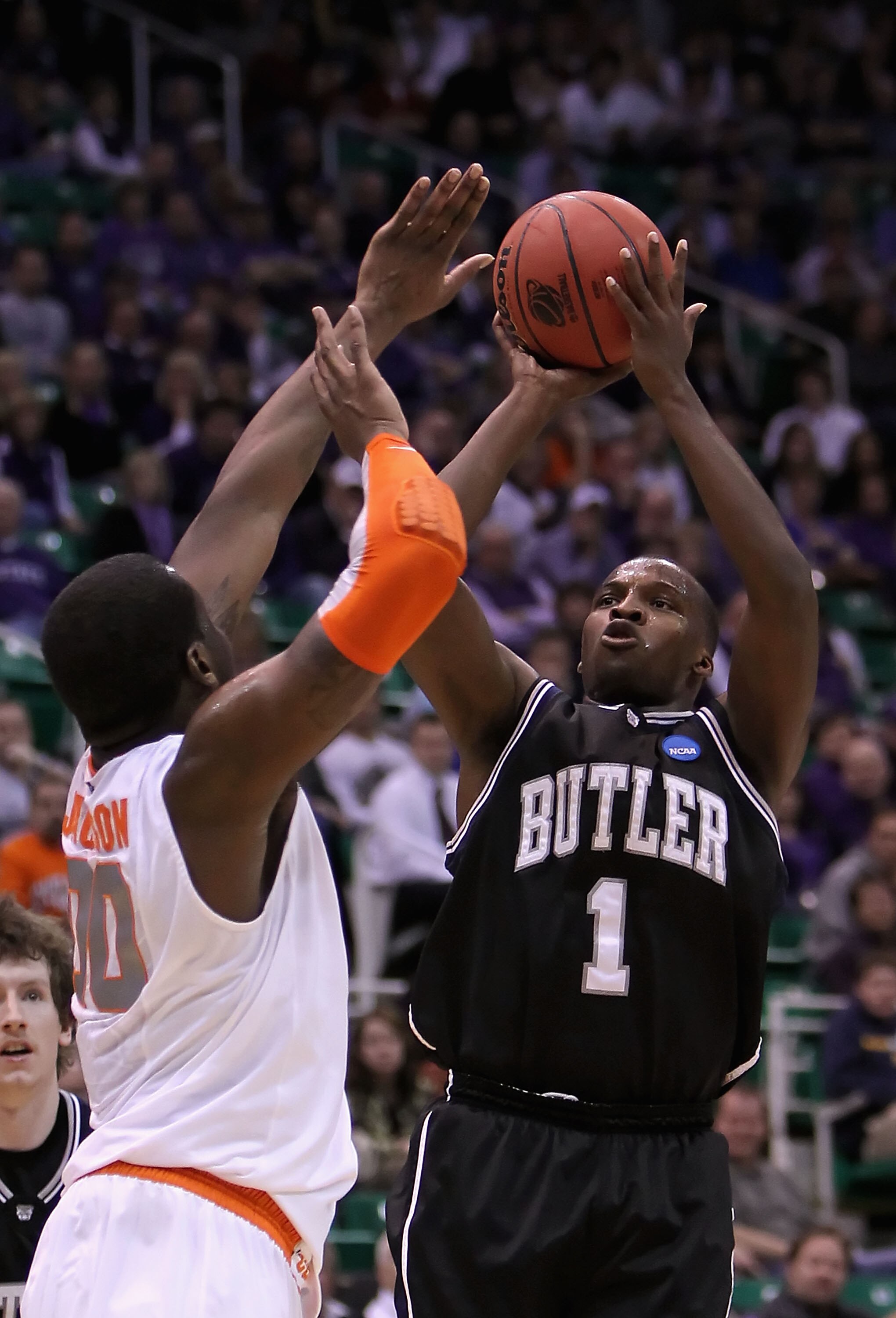 SALT LAKE CITY - MARCH 25: Shelvin Mack #1 of the Butler Bulldogs puts up a shot over Rick Jackson #0 of the Syracuse Orange during the west regional semifinal of the 2010 NCAA men's basketball tournament at the Energy Solutions Arena on March 25, 2010 i SALT LAKE CITY - MARCH 25: Shelvin Mack #1 of the Butler Bulldogs puts up a shot over Rick Jackson #0 of the Syracuse Orange during the west regional semifinal of the 2010 NCAA men's basketball tournament at the Energy Solutions Arena on March 25, 2010 i