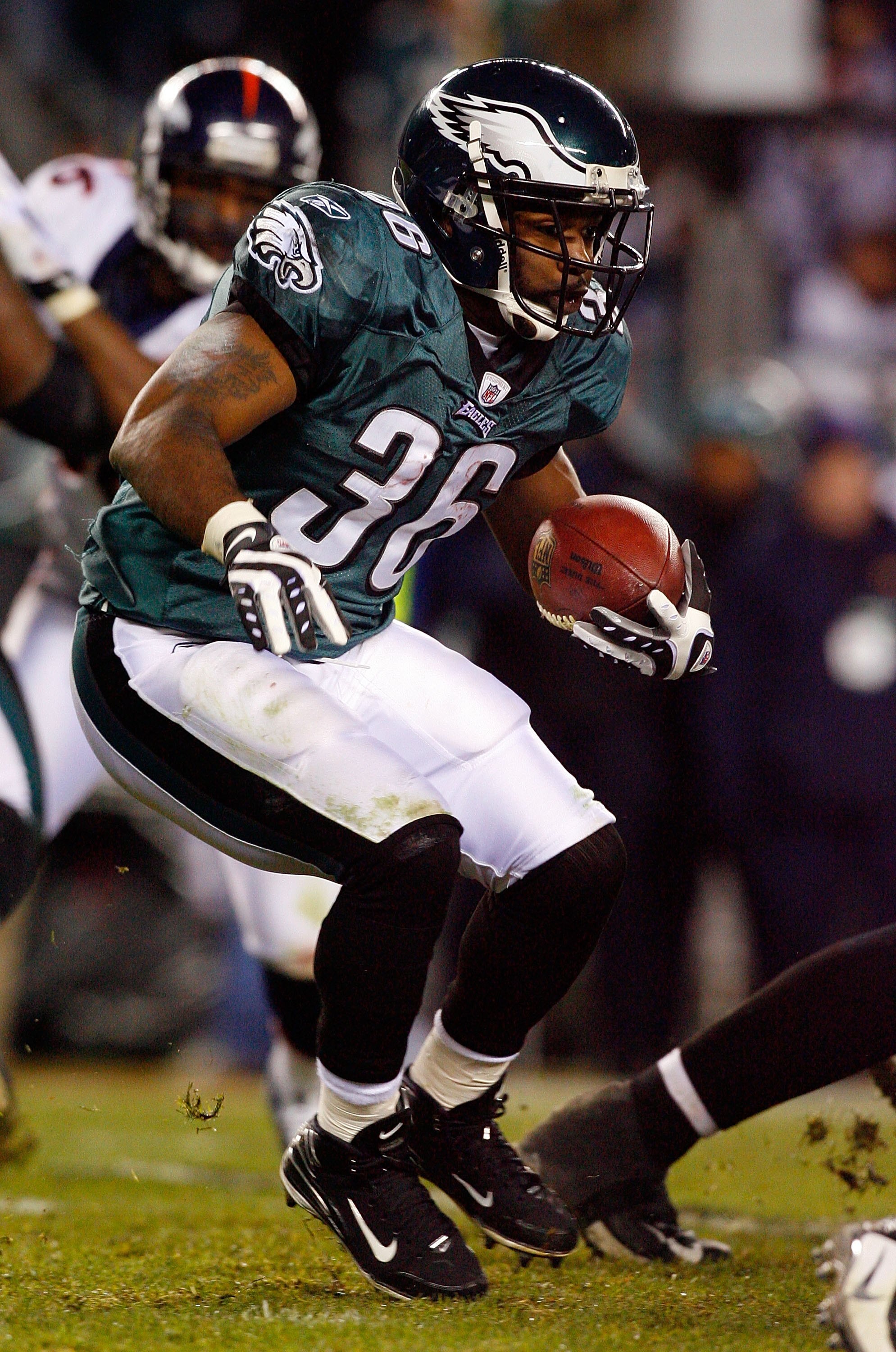 PHILADELPHIA - DECEMBER 27:  Brian Westbrook #36 of the Philadelphia Eagles runs the ball against the Denver Broncos on December 27, 2009 at Lincoln Financial Field in Philadelphia, Pennsylvania. The Eagles defeated the Broncos 30-27.  (Photo by Jim McIsa